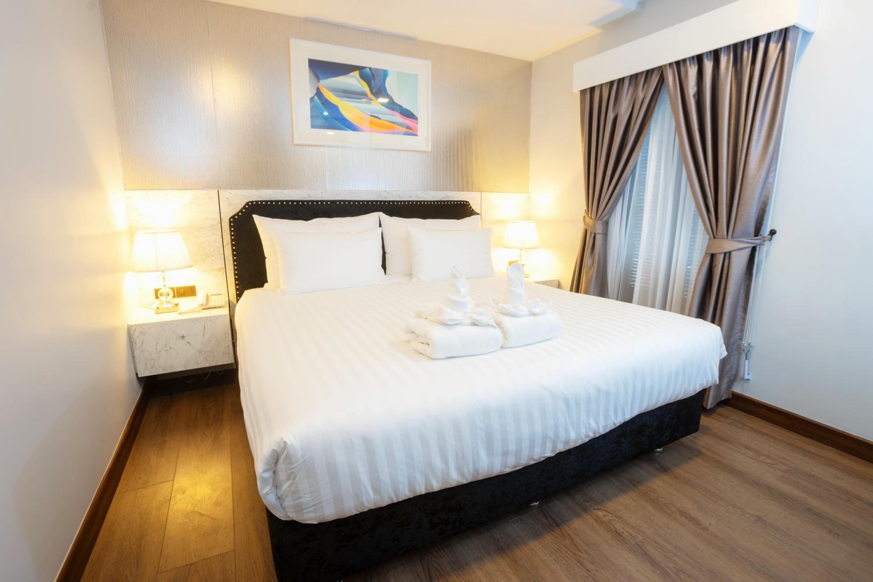 Deluxe King Room - Photo 24