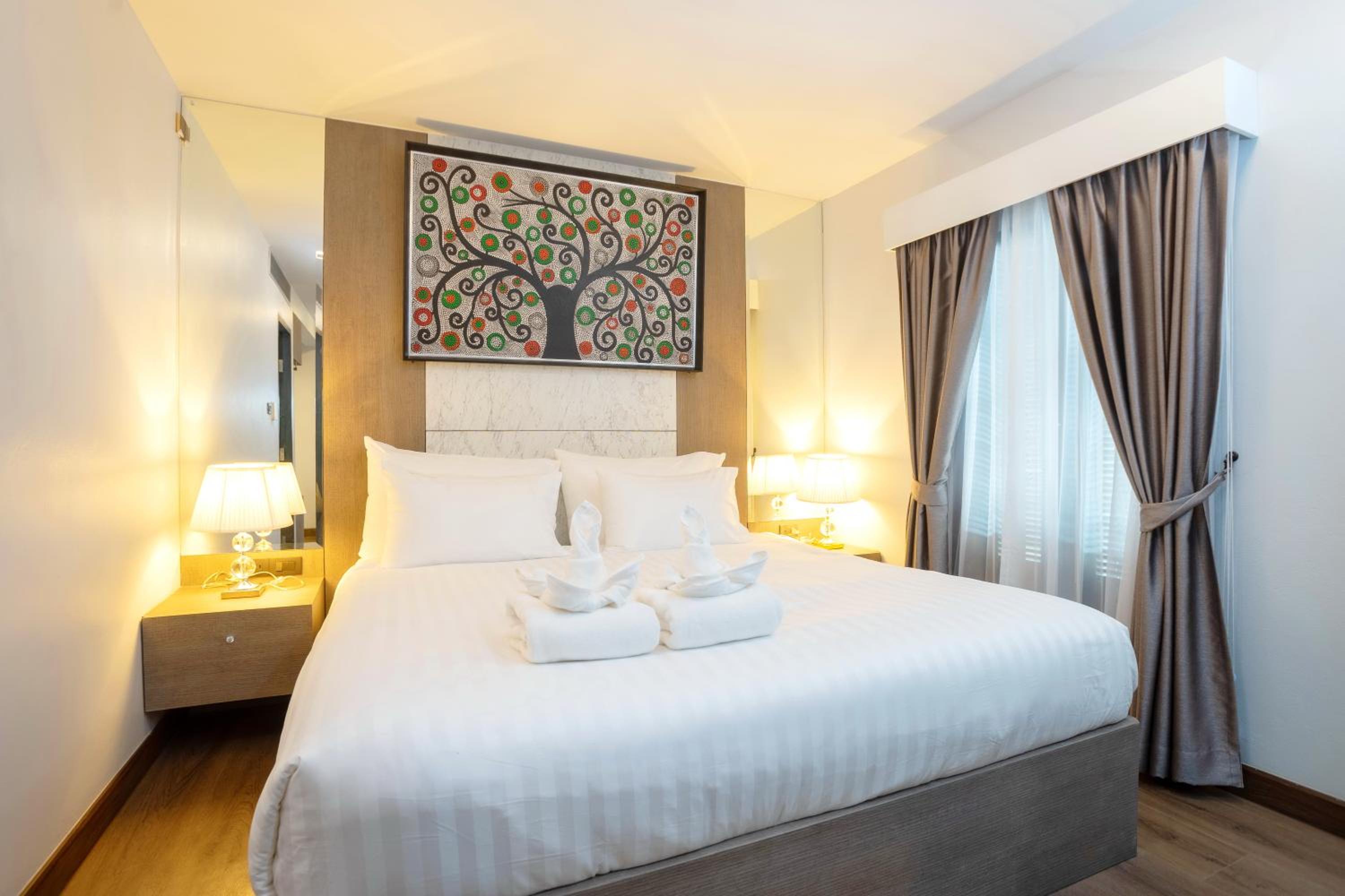 Deluxe King Room - Photo 25