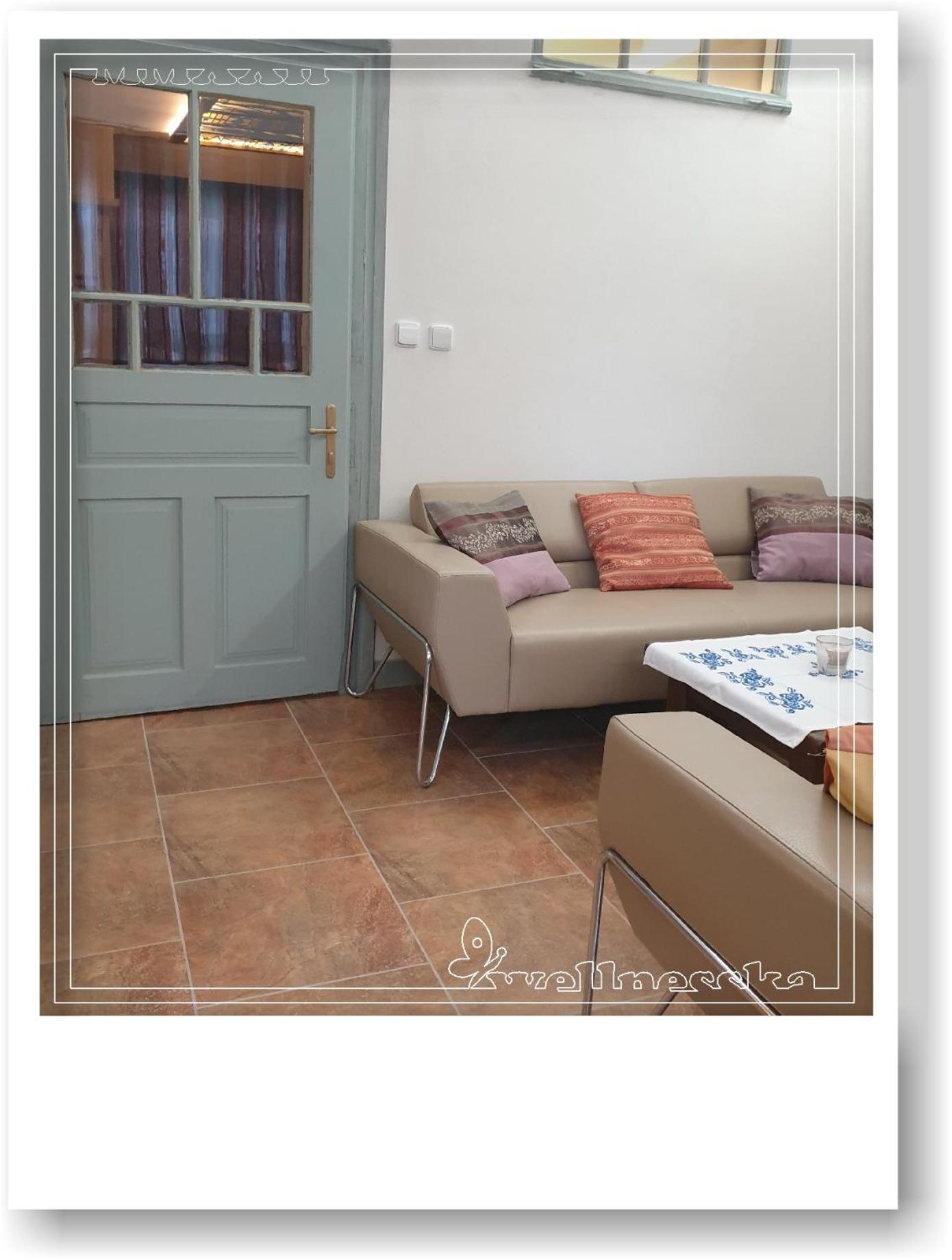Two-Bedroom House - Photo 8