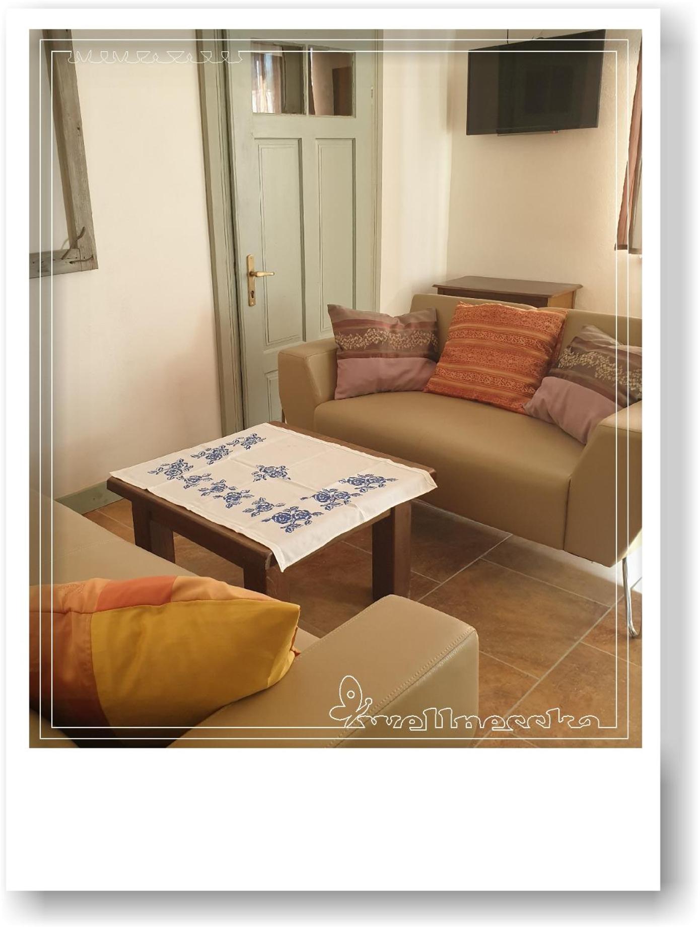 Two-Bedroom House - Photo 20