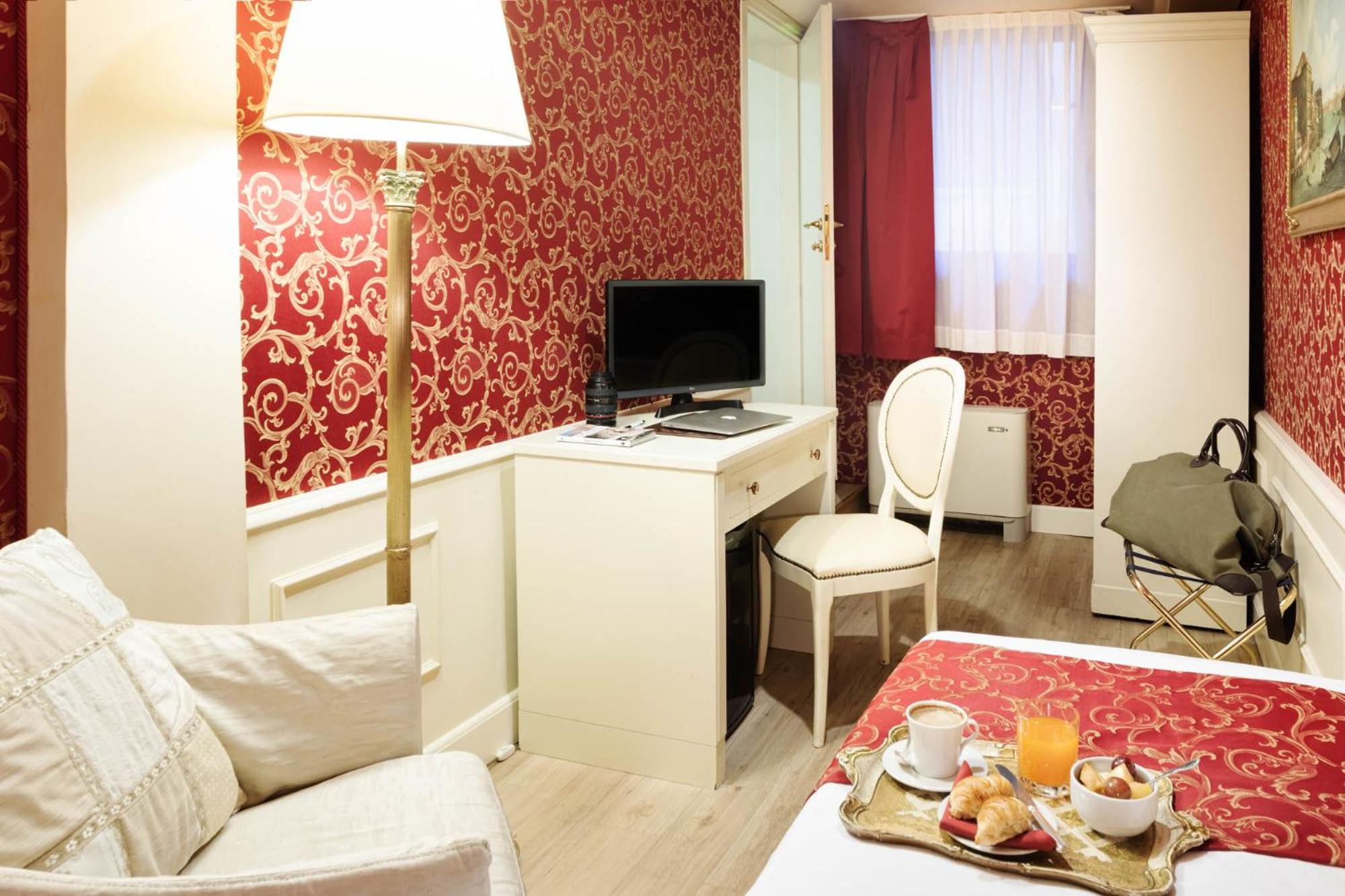 Single Room photo 2