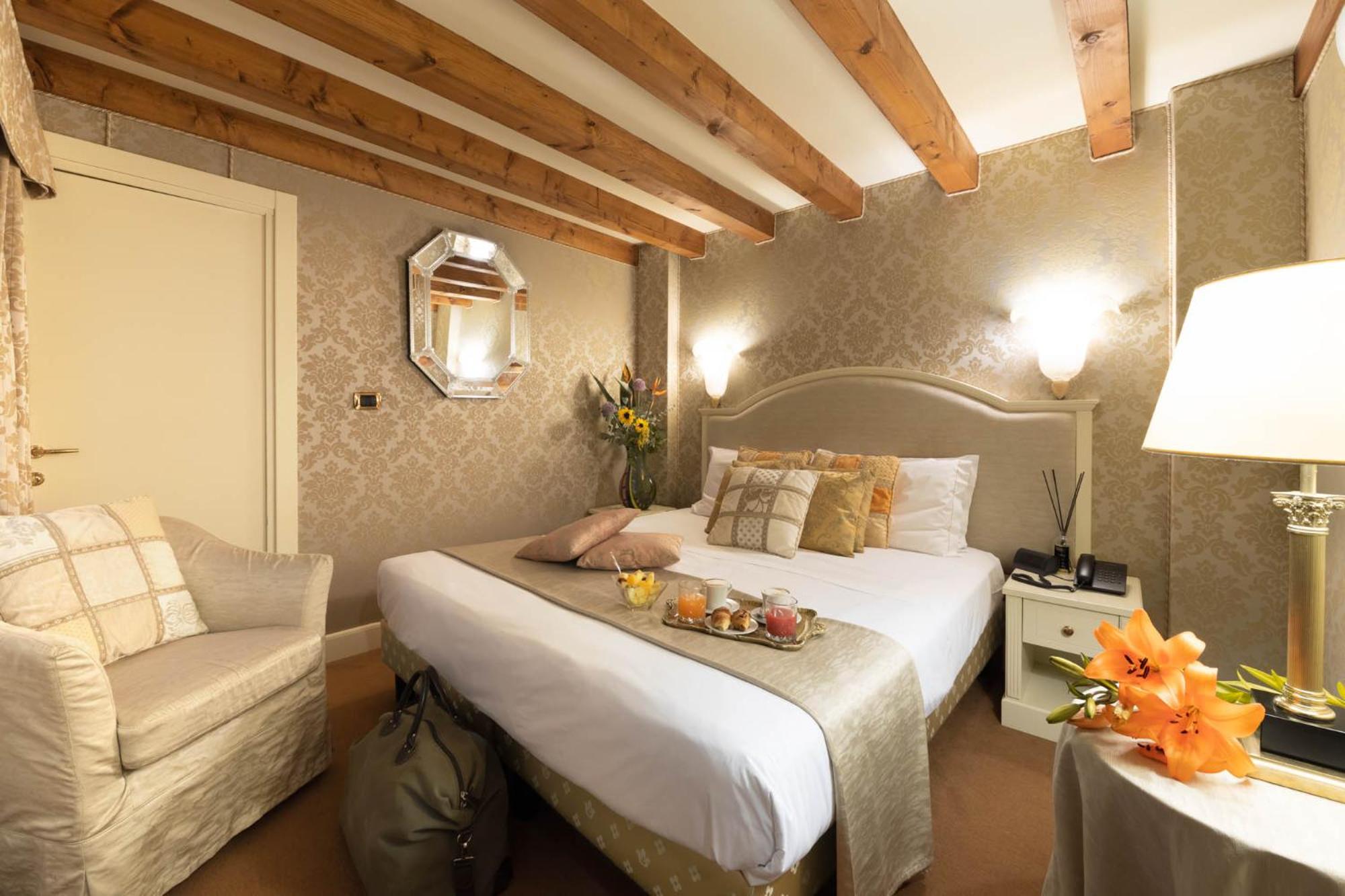 Classic Double Room - Photo 3