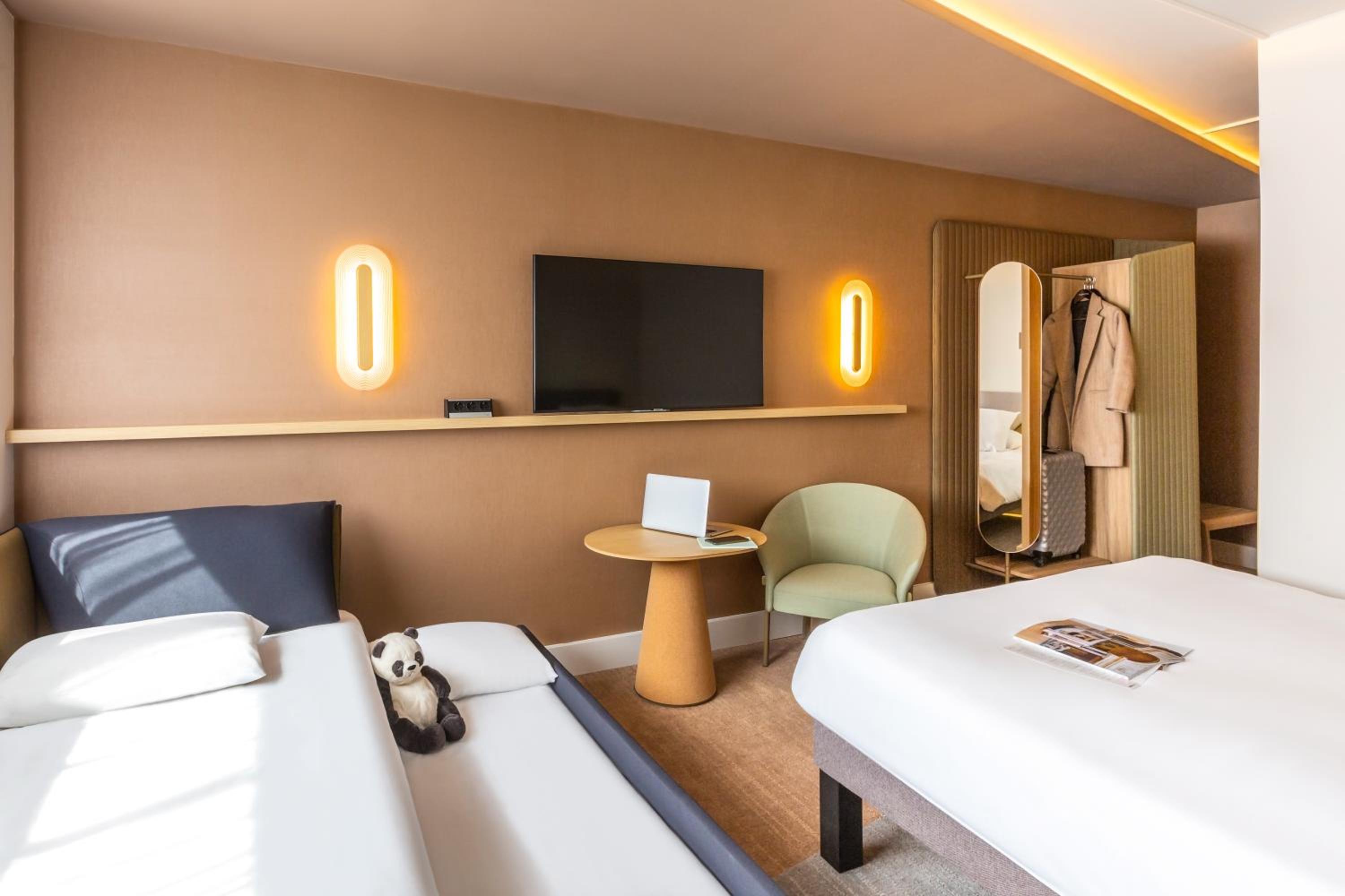 Superior Room With 1 Double Bed And 2 Sofa Beds - Photo 2