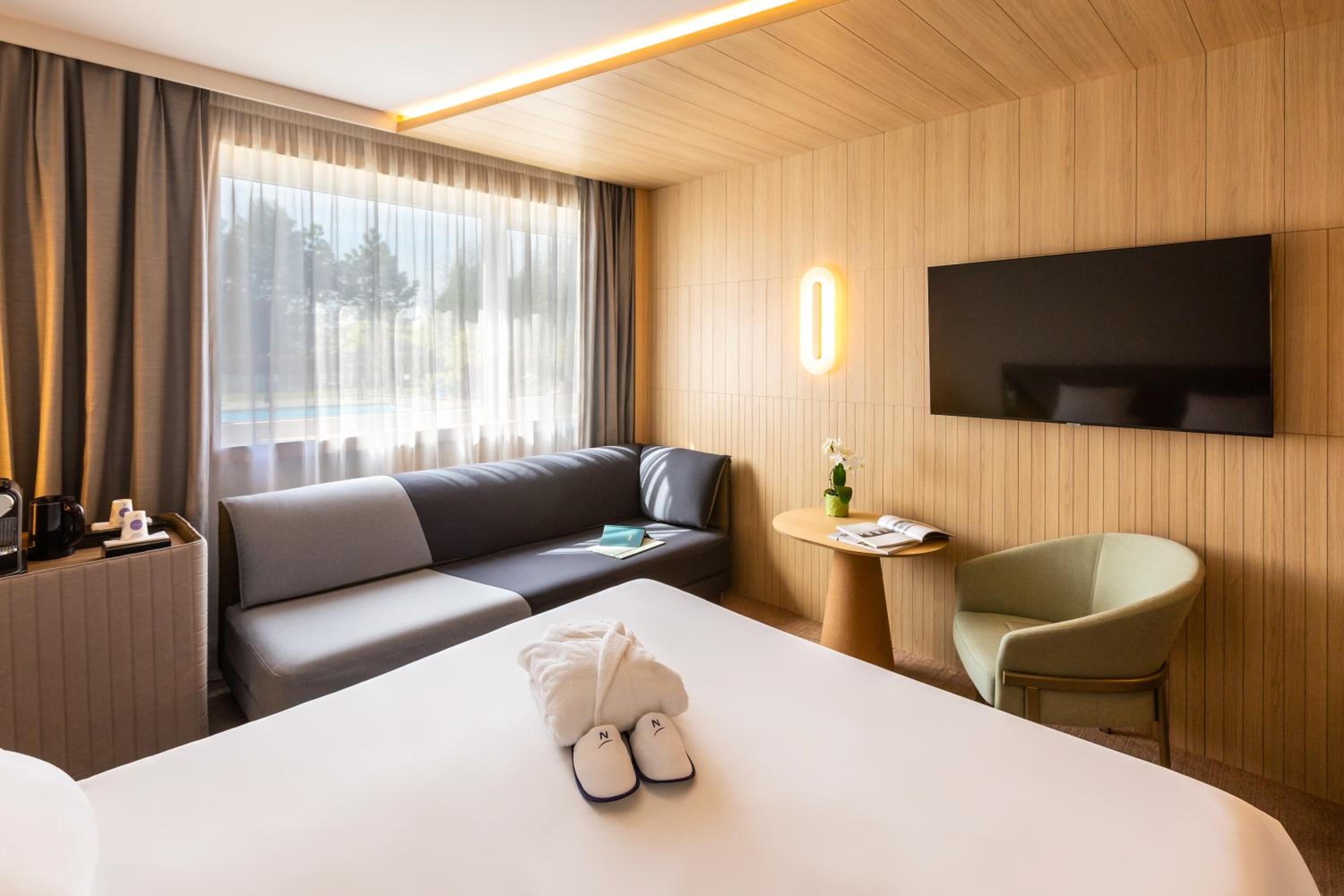 Executive Room with 1 Double Bed and 1 Sofa Bed - Photo 2