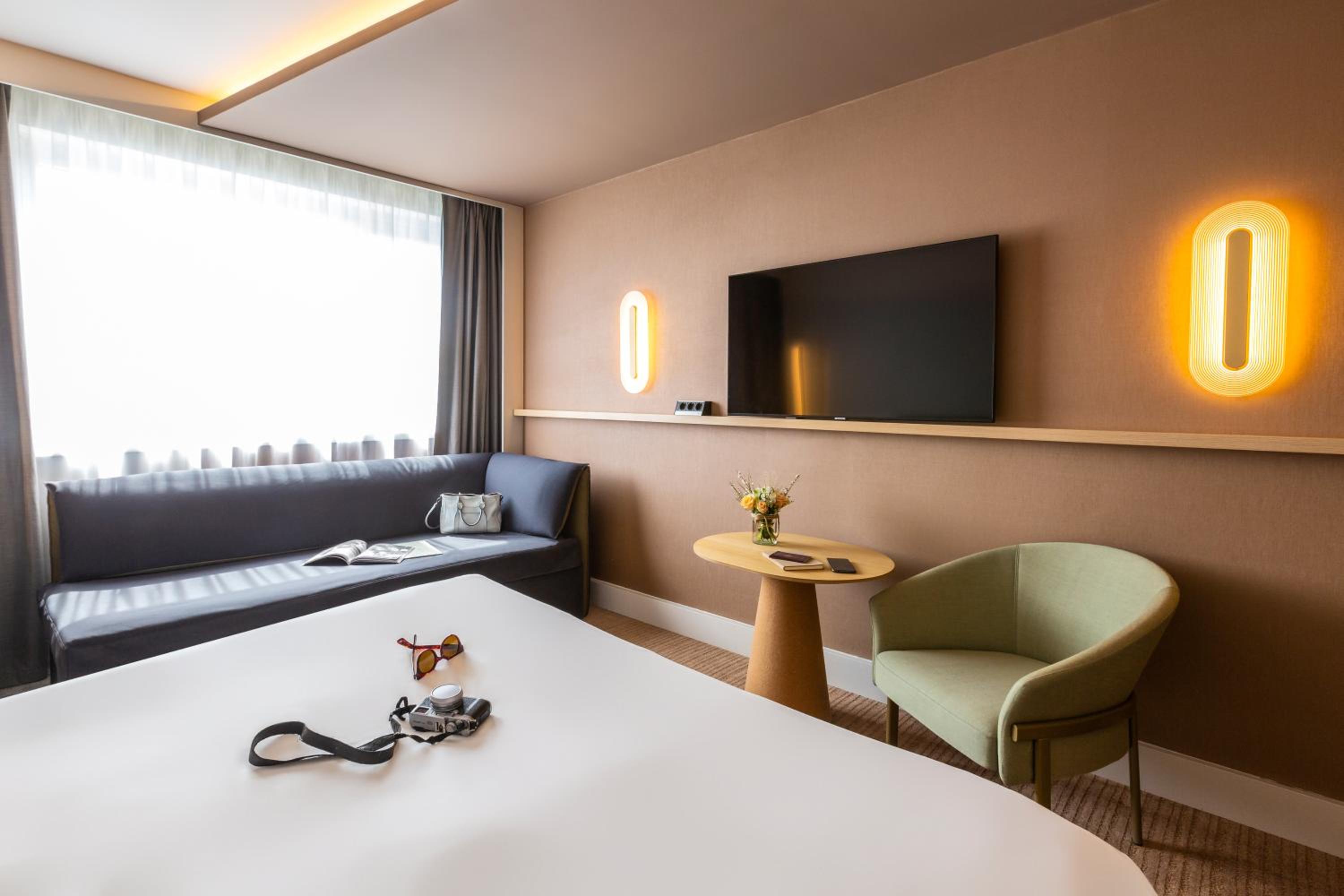 Superior Room With 1 Double Bed And 2 Sofa Beds - Photo 3