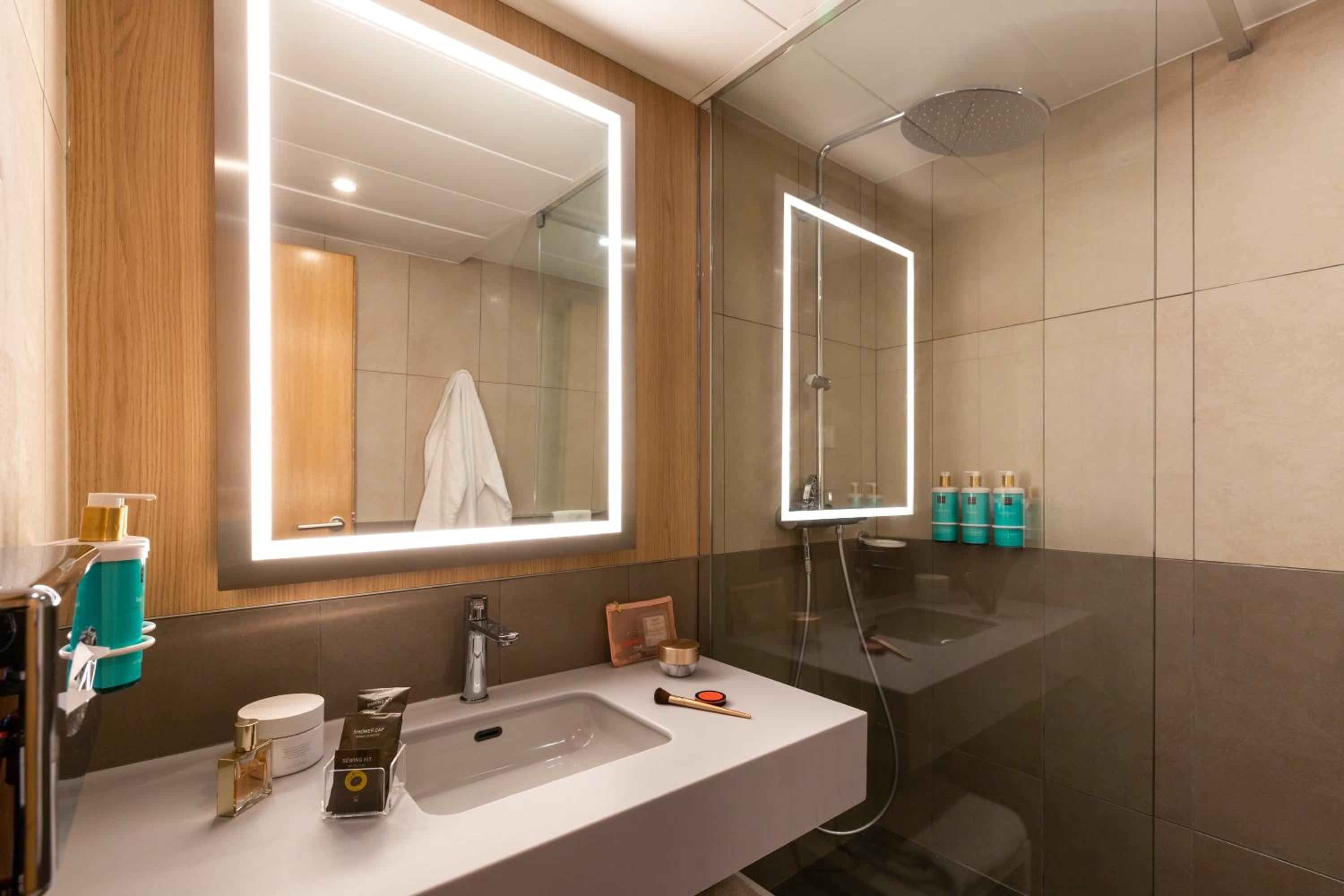 Superior Room with 1 Double Bed and 1 Sofa Bed - Photo 10