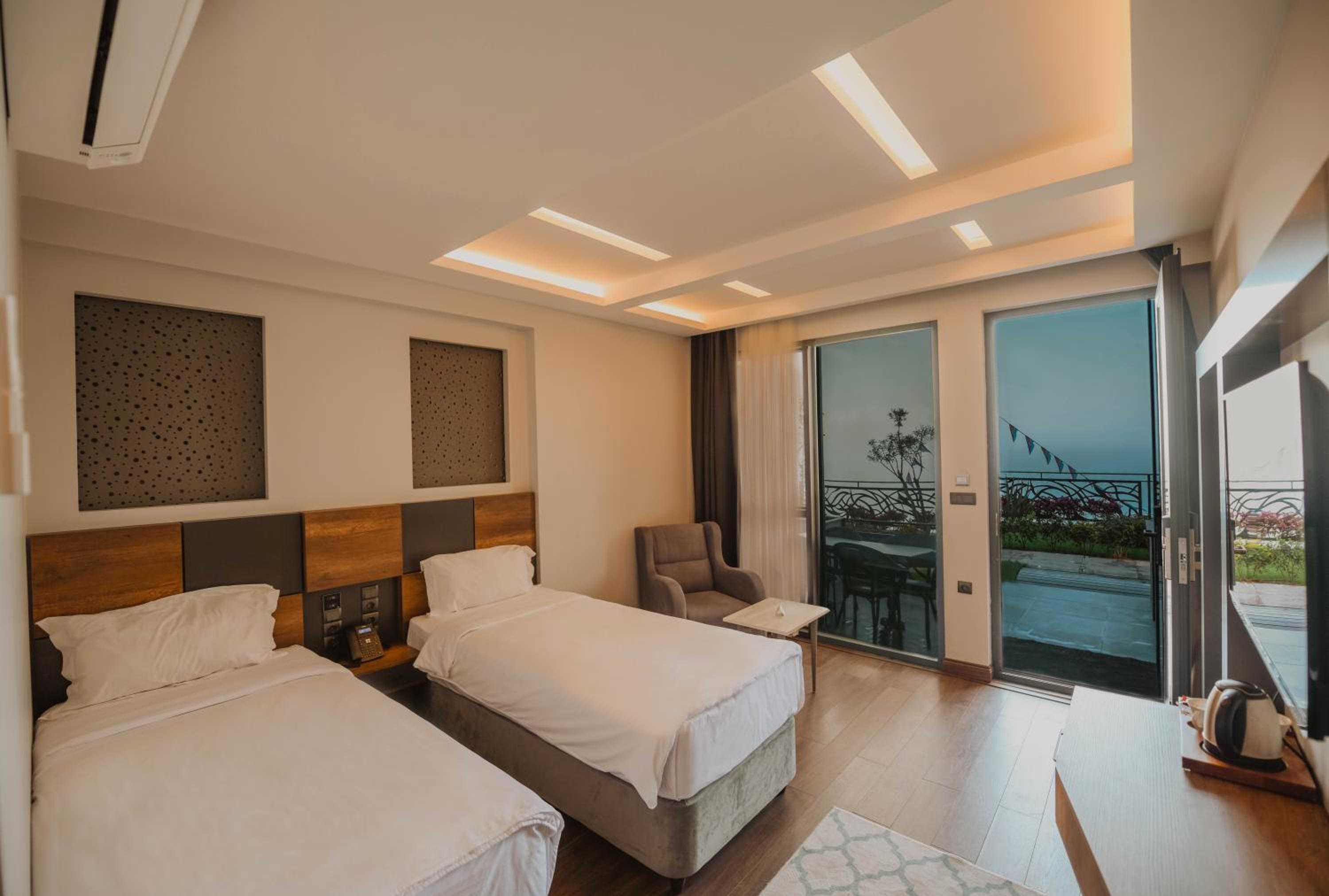 Deluxe Twin Room with Garden and Terrace