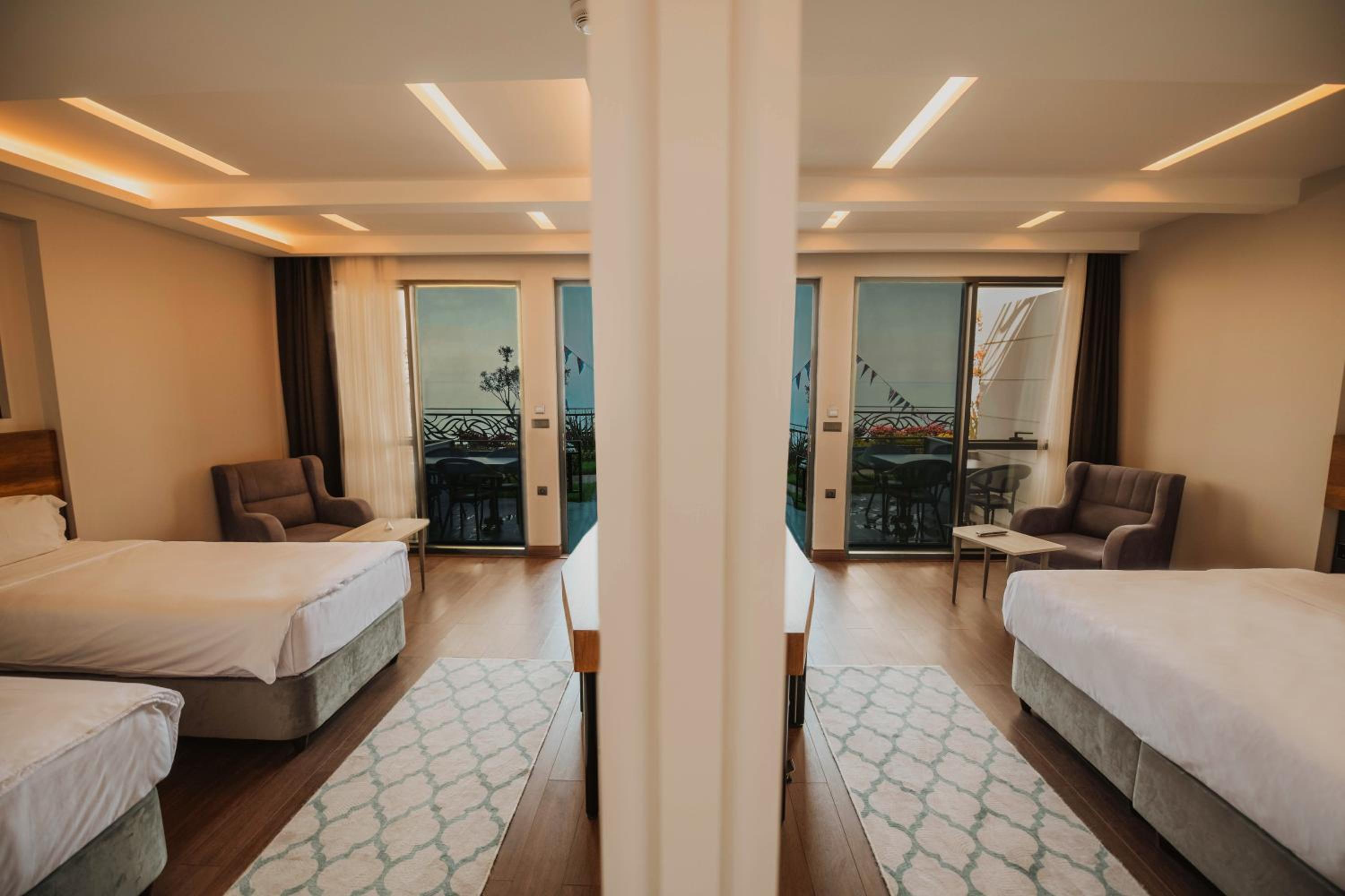 Deluxe Double Room with Garden and Terrace photo 2