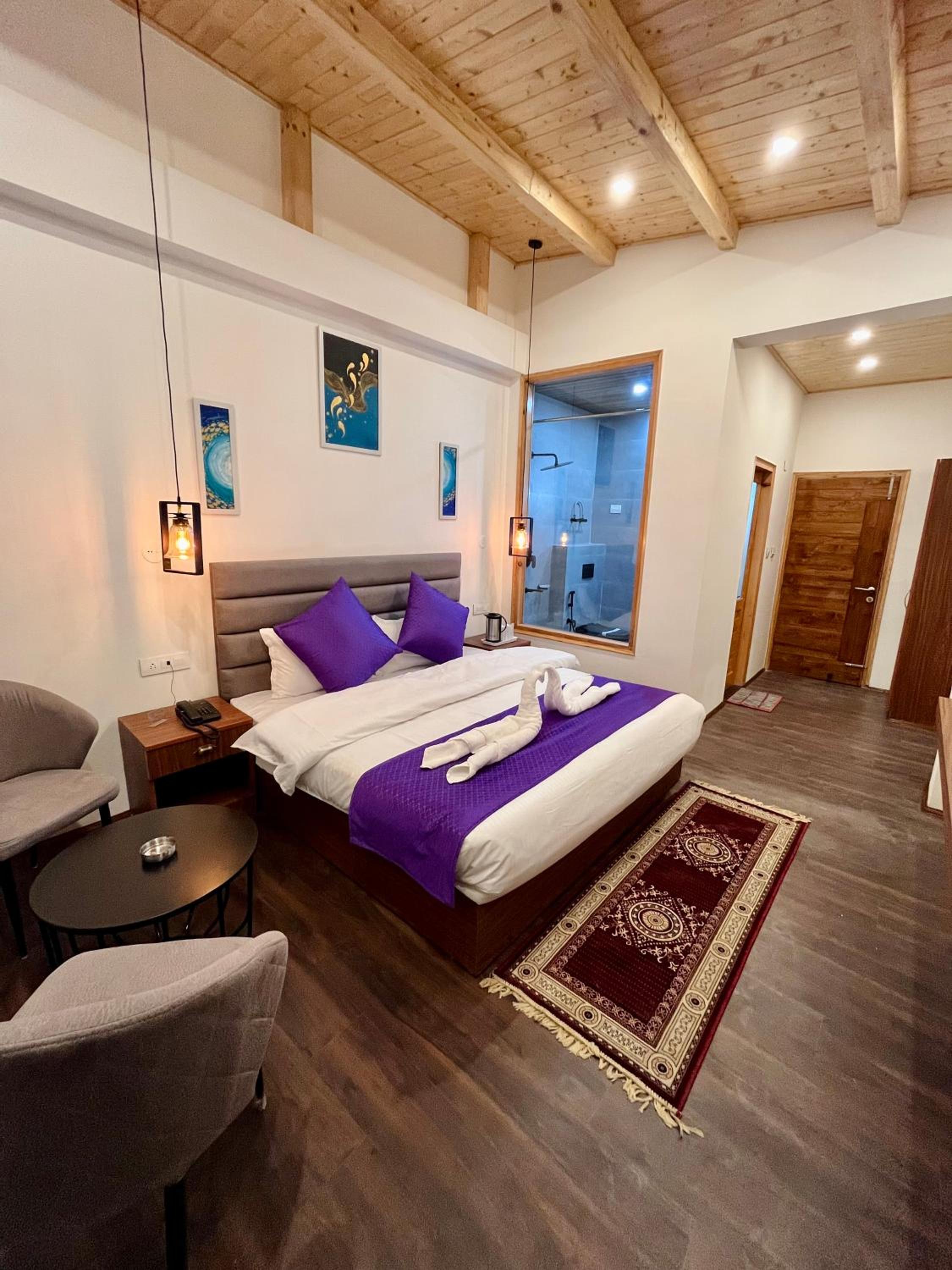 Superior King Room