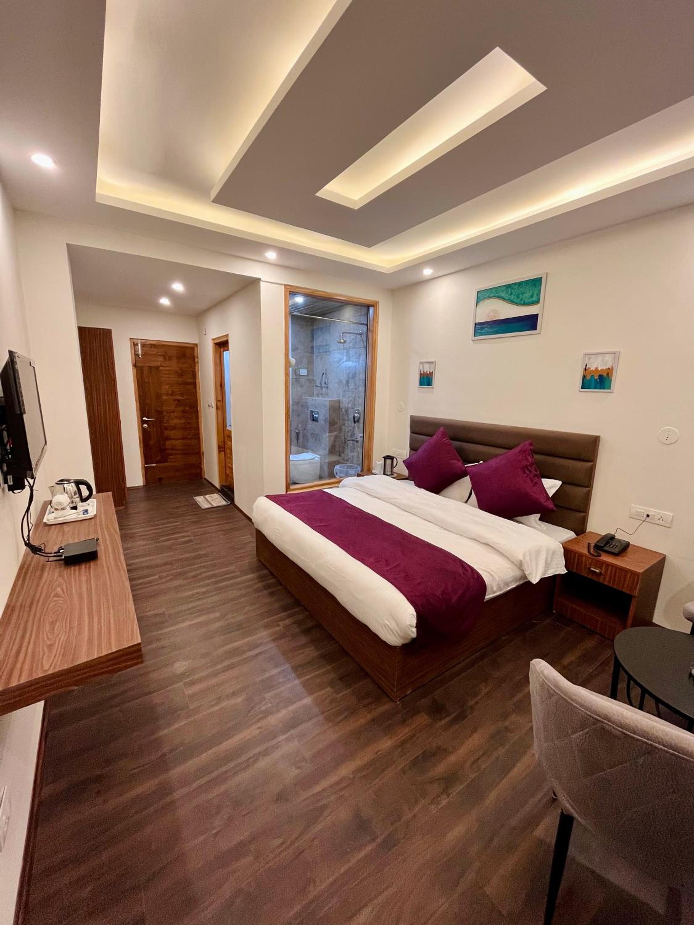 Deluxe Queen Room