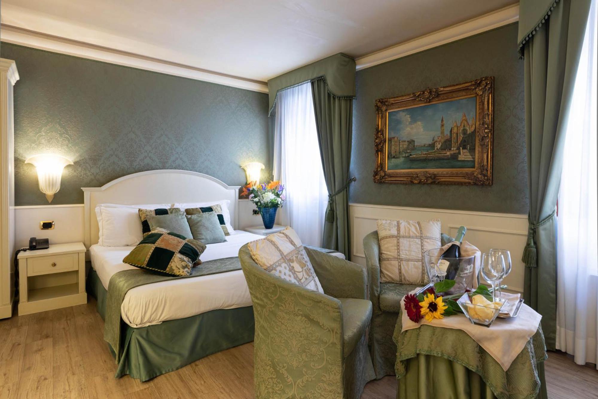Deluxe Double Room - Photo 1
