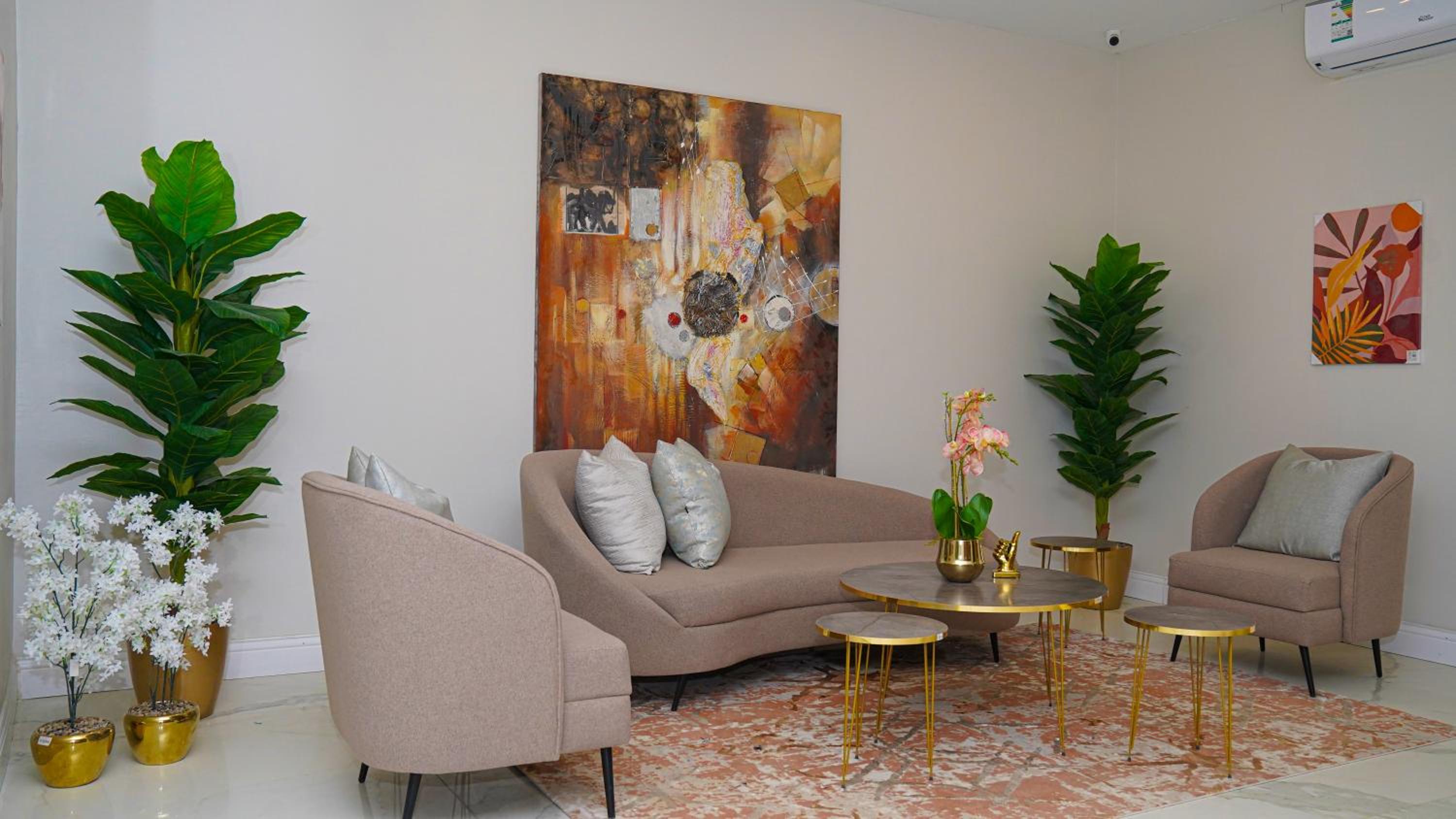 One-Bedroom Apartment - Photo 2