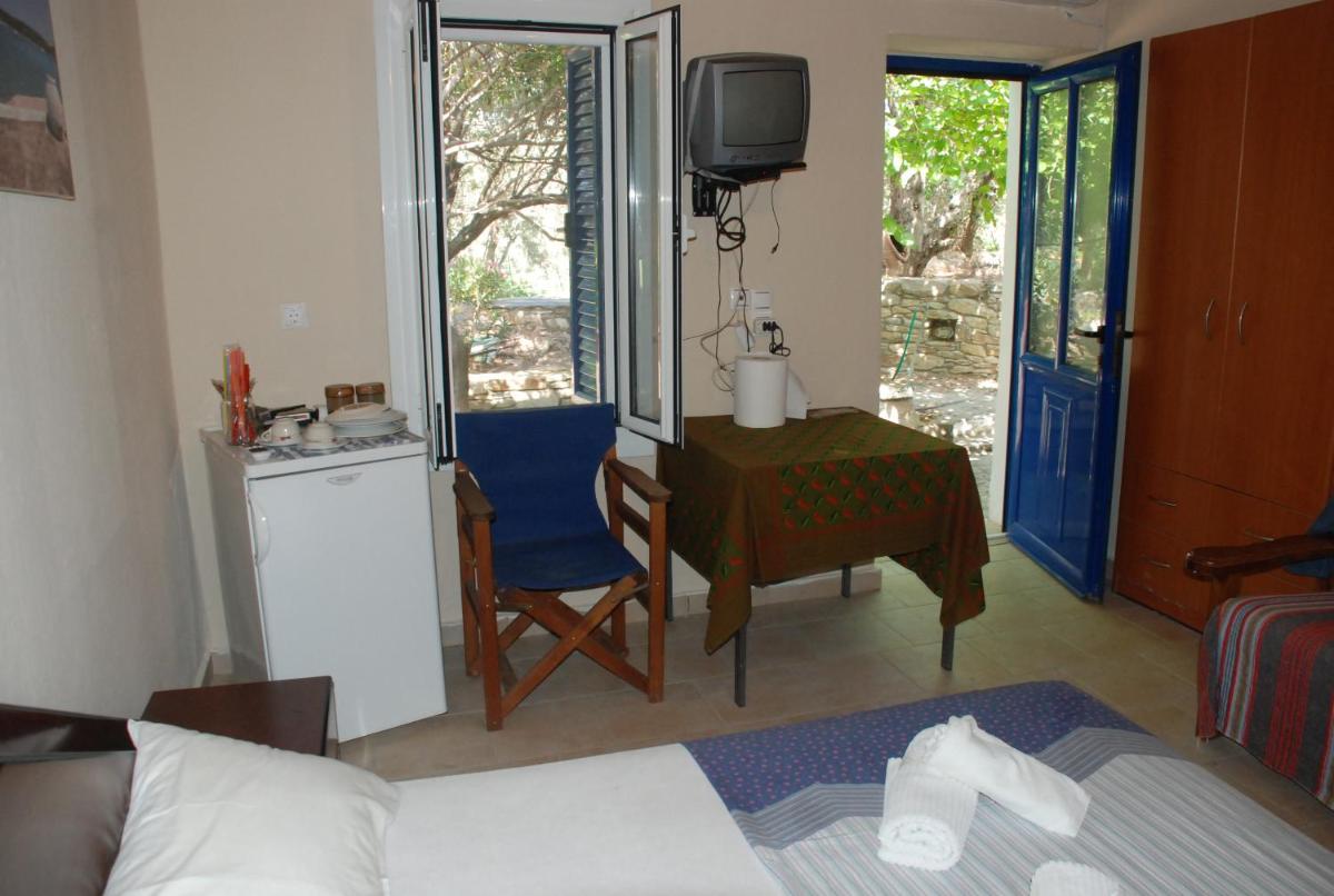 One-Bedroom House photo 1