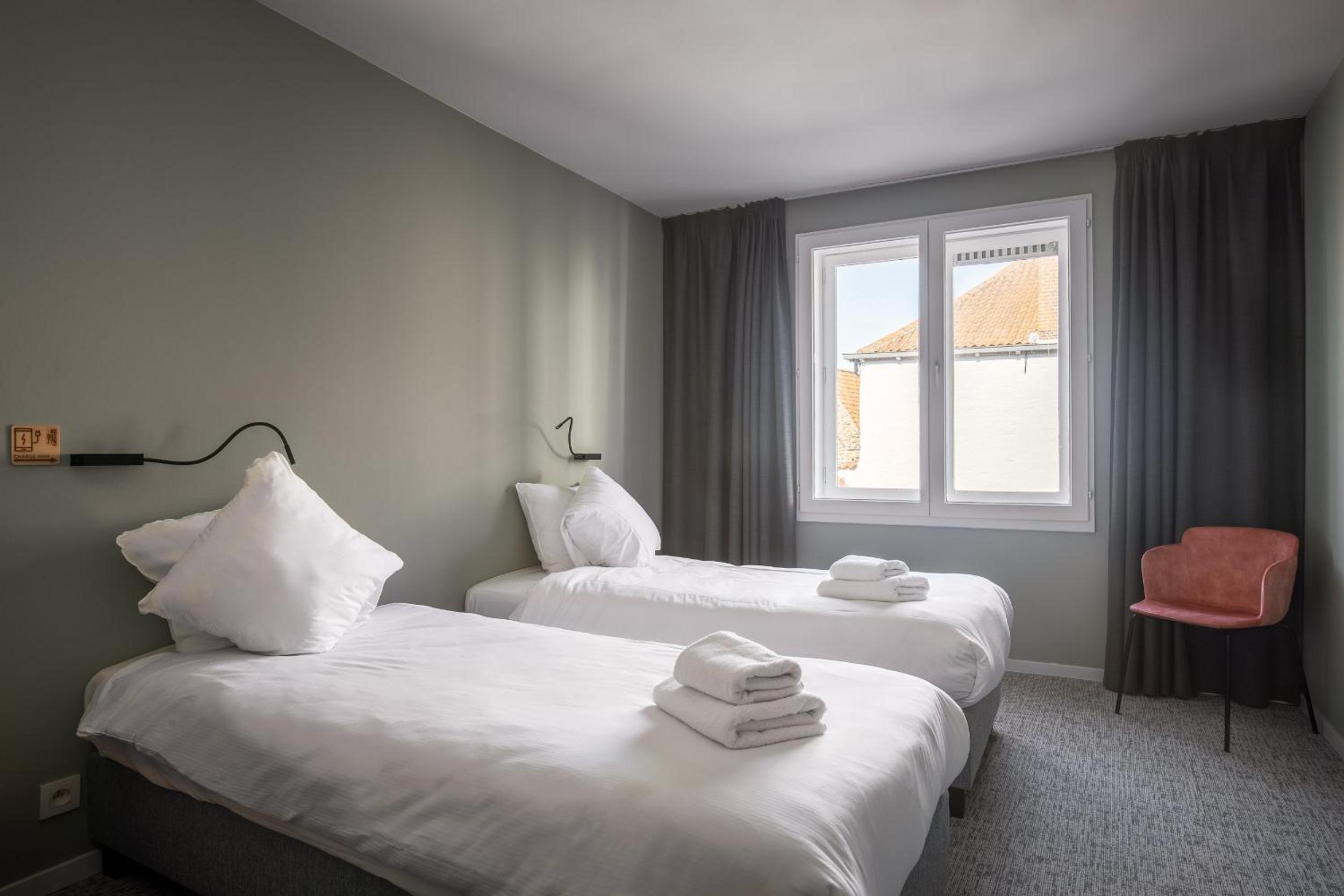 Standard Twin Room - Photo 1