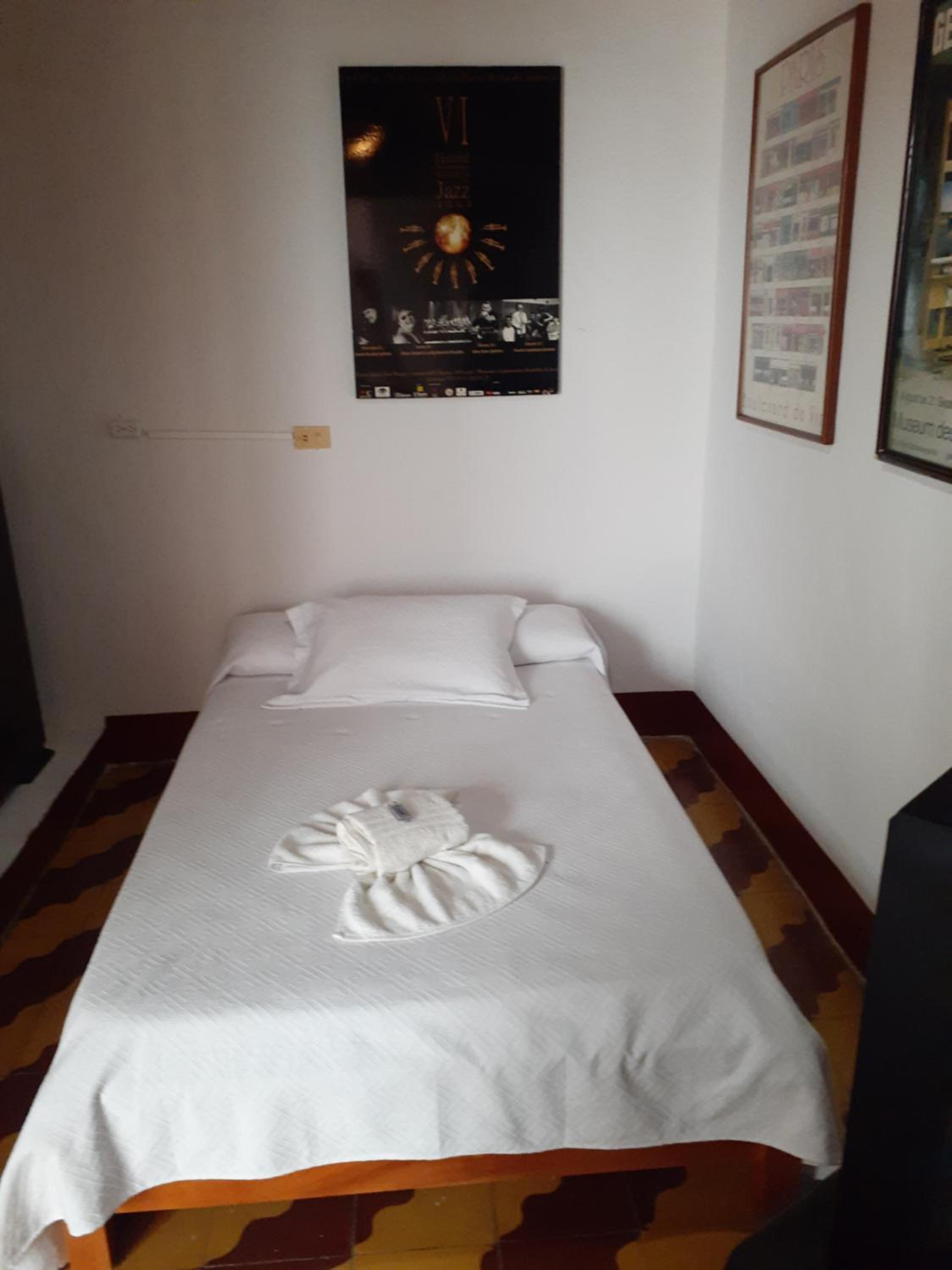 Double Room with Shared Bathroom photo 2