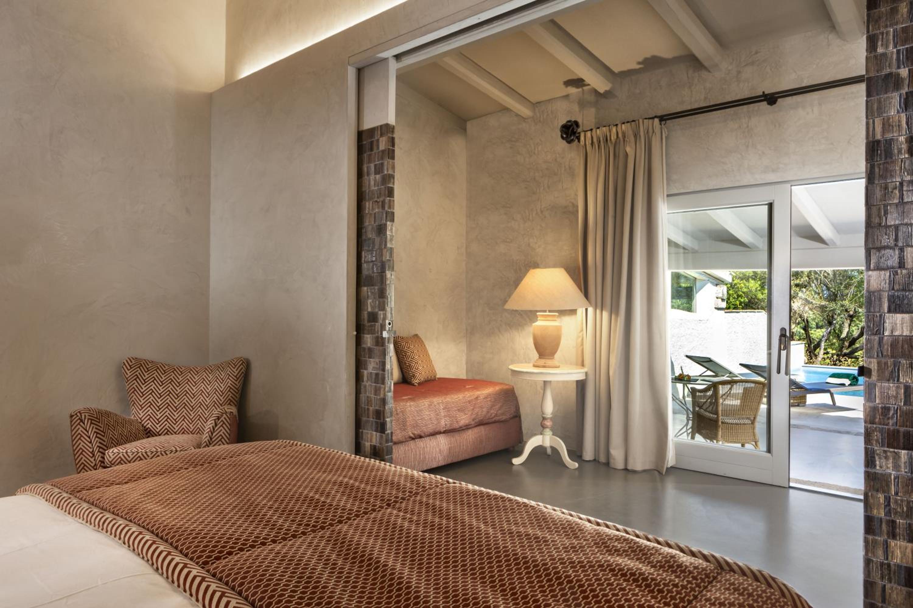 Suite with Private Pool - Photo 12