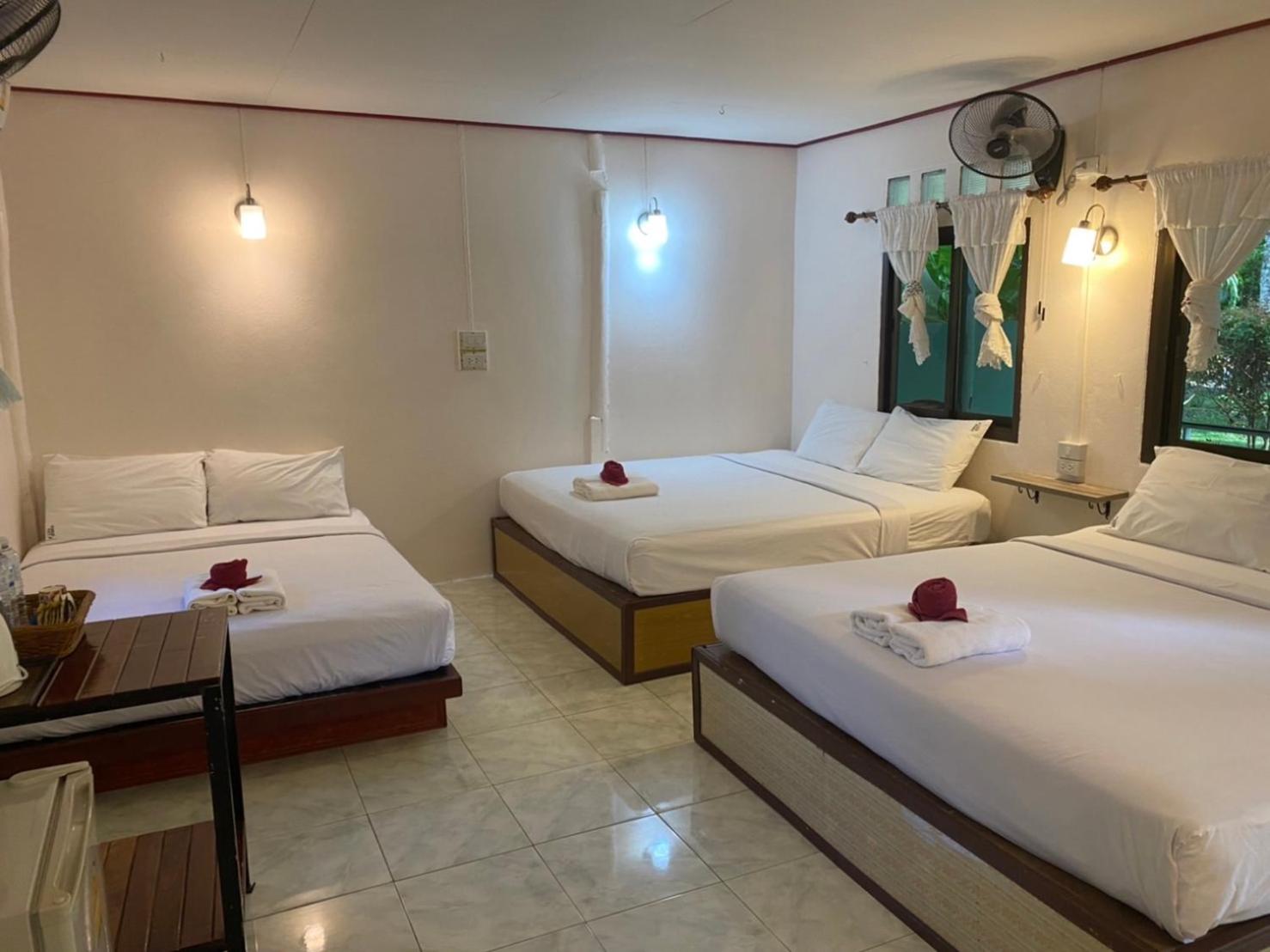 Economy Quadruple Room - Photo 1