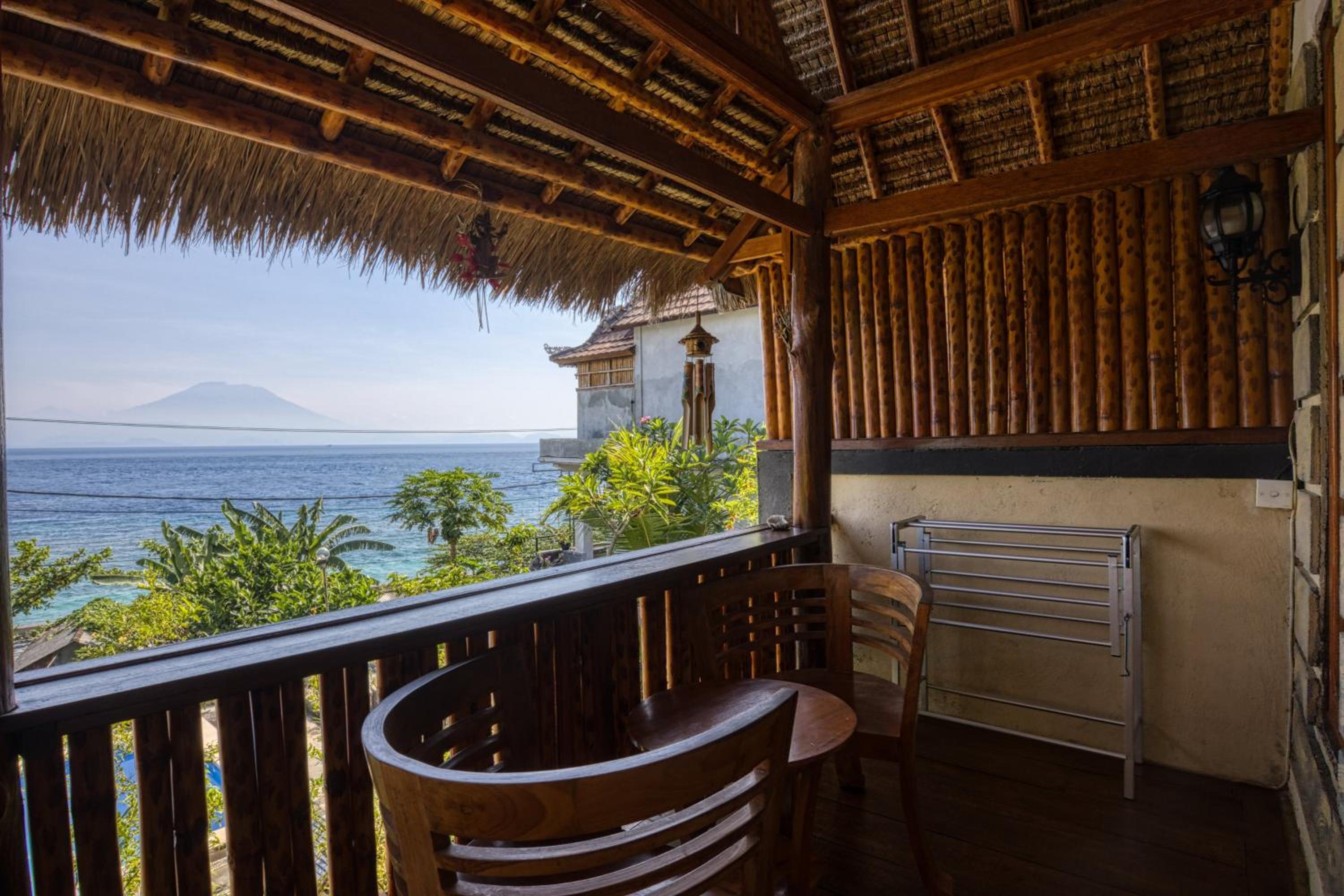 Double Room with Pool View - Photo 4