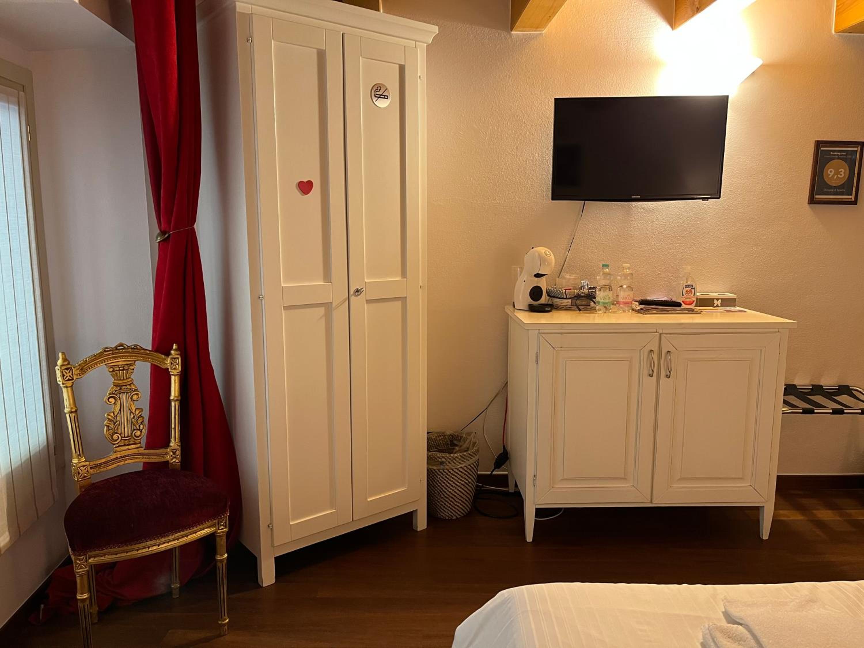 Double Room - Photo 8