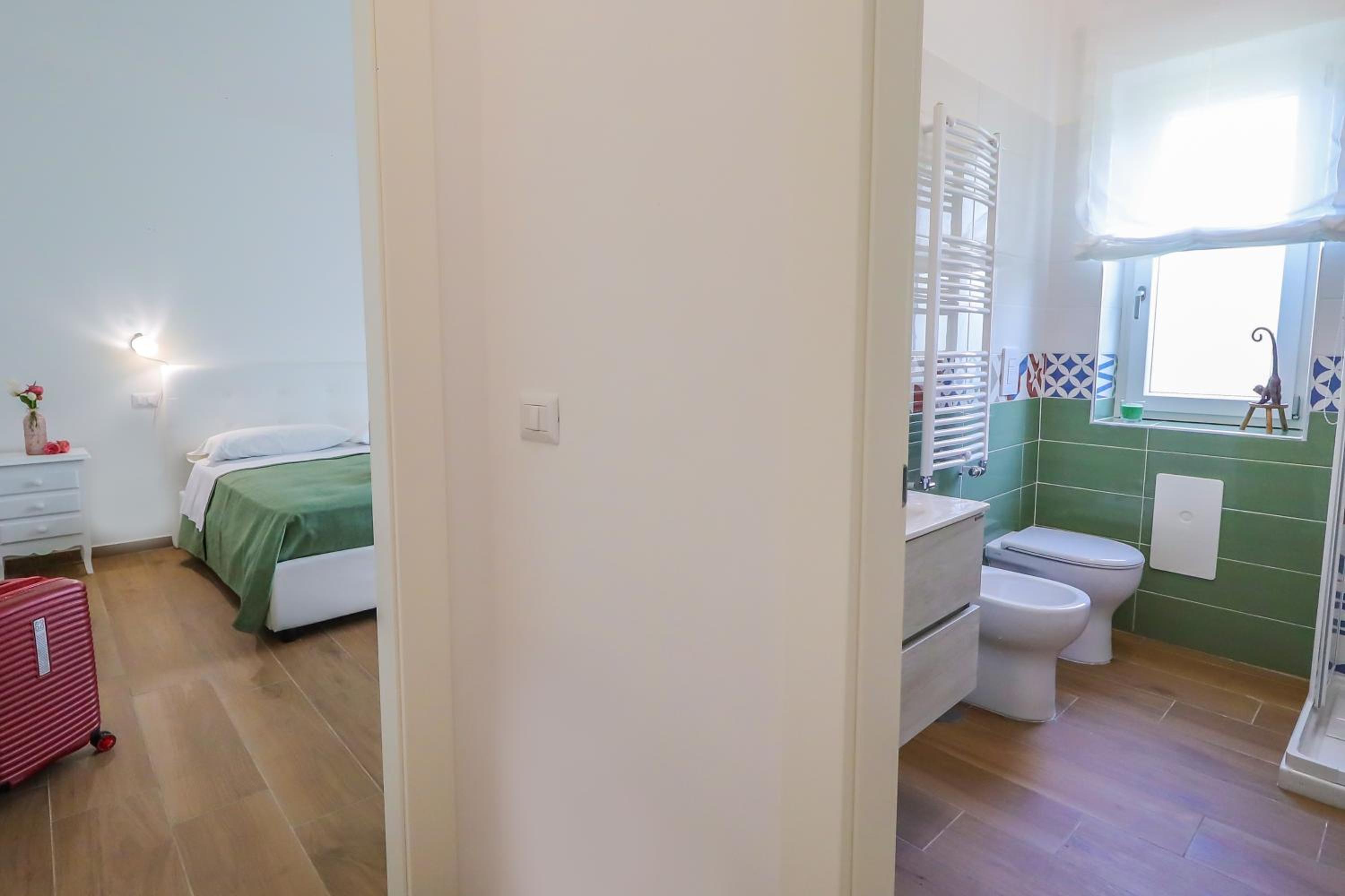 Apartment with Balcony - Photo 22