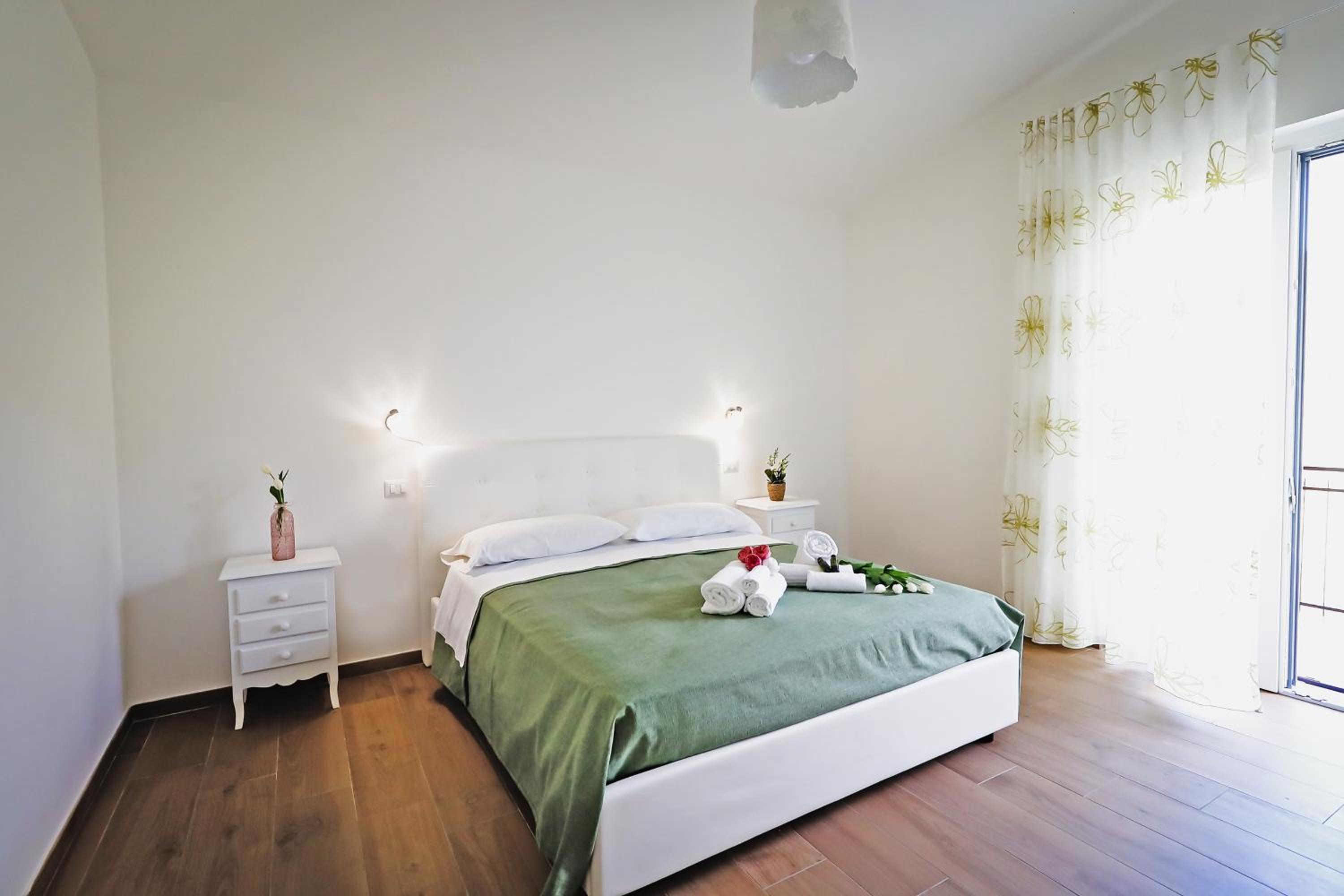 Apartment with Balcony - Photo 9