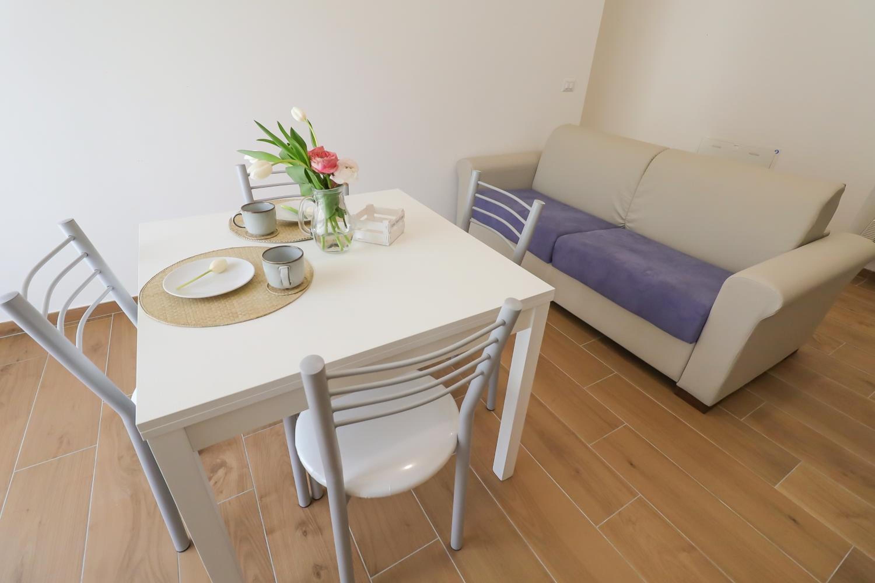 Apartment with Balcony - Photo 24