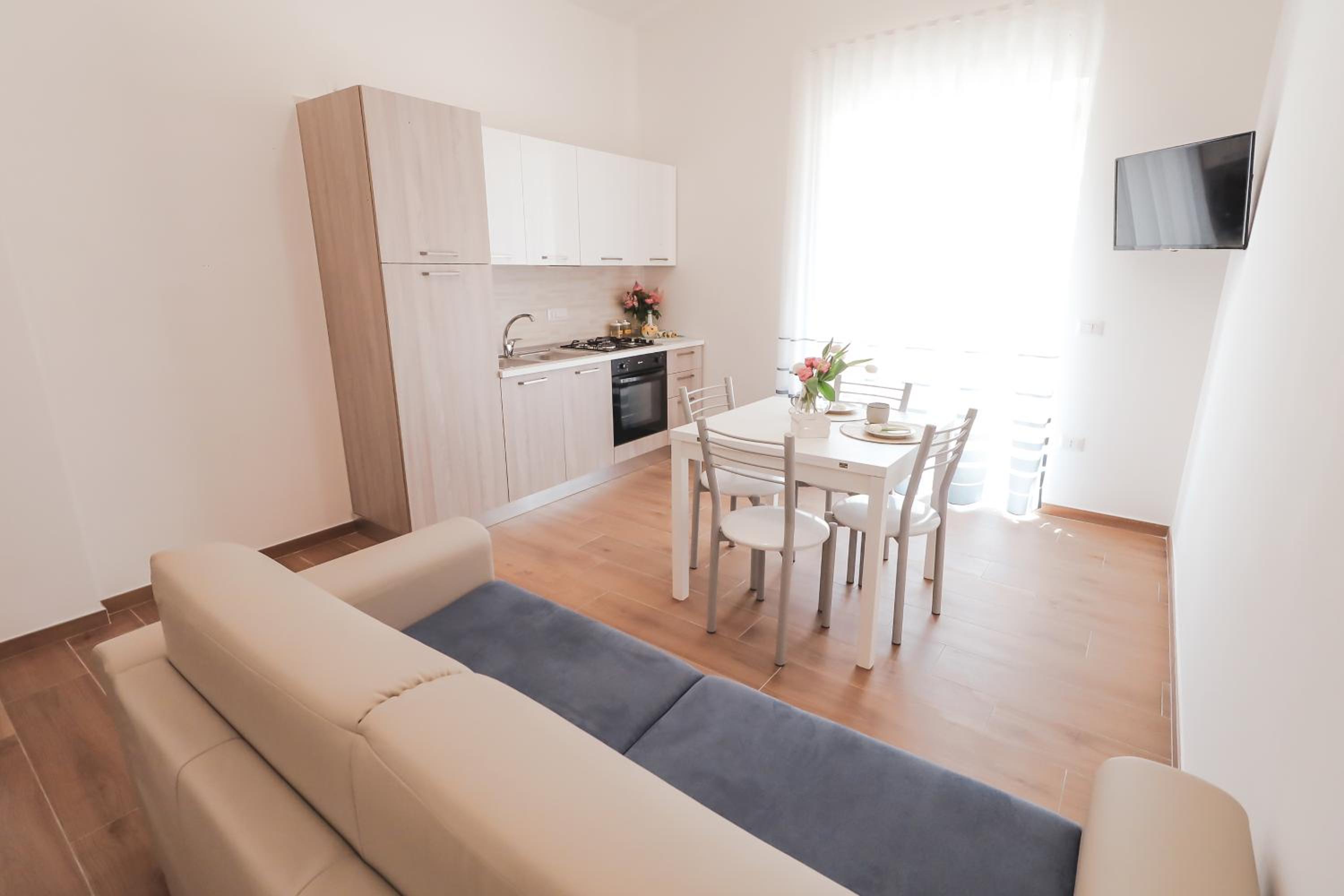 Apartment with Balcony - Photo 26