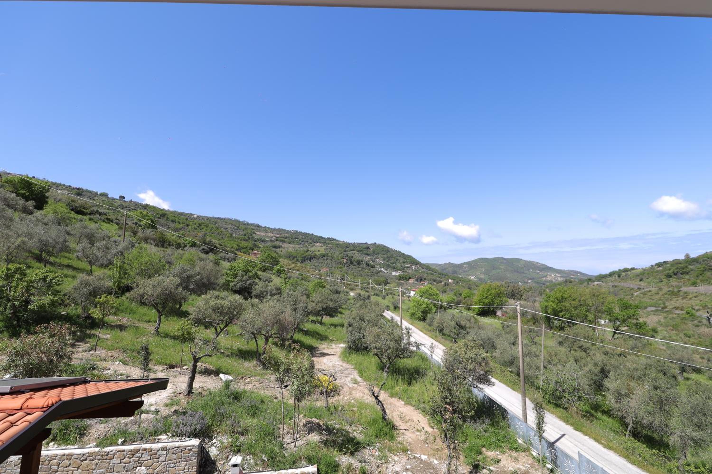 Apartment with Balcony - Photo 2