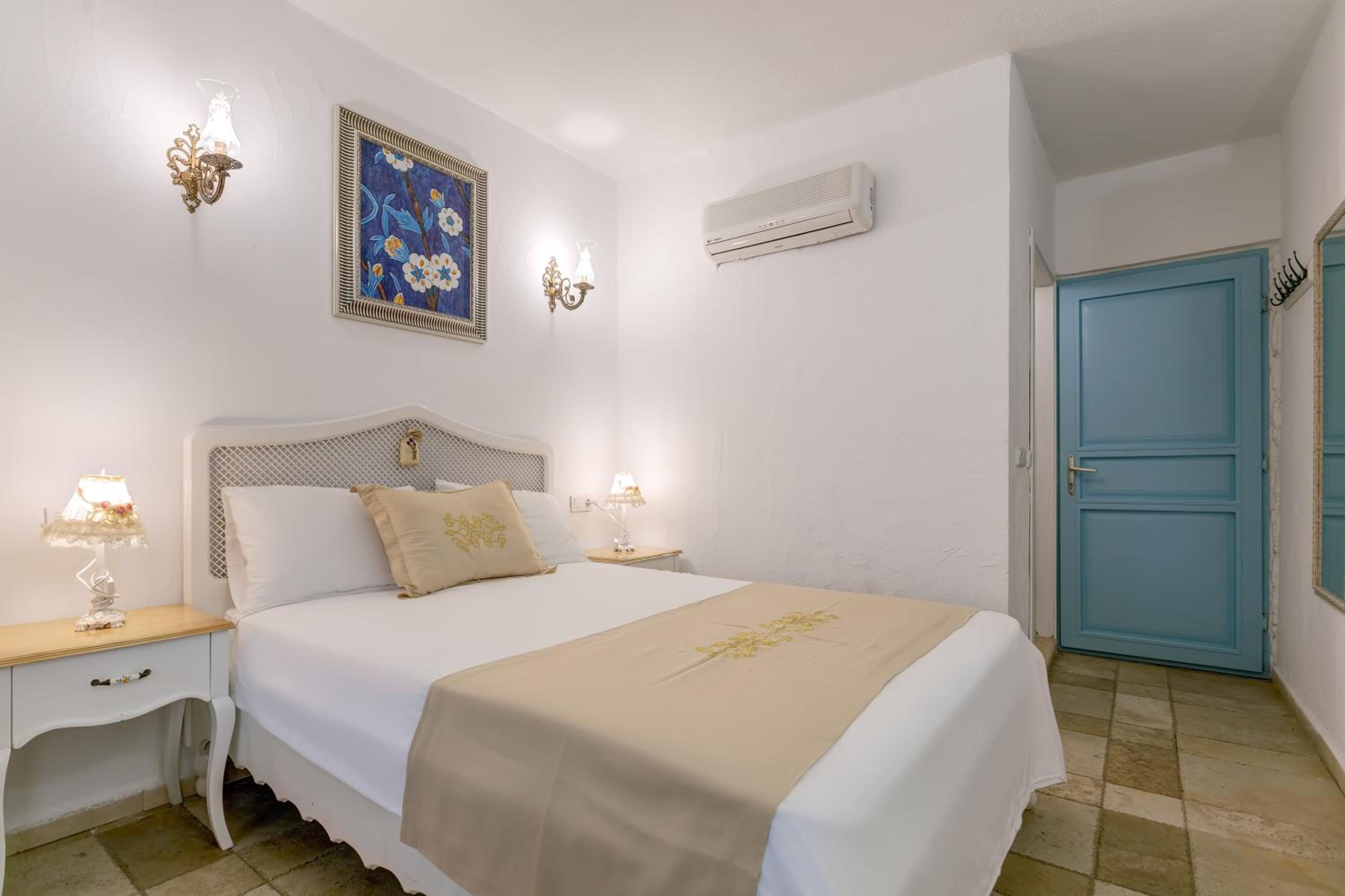 Standard Double Room- City View - Photo 3