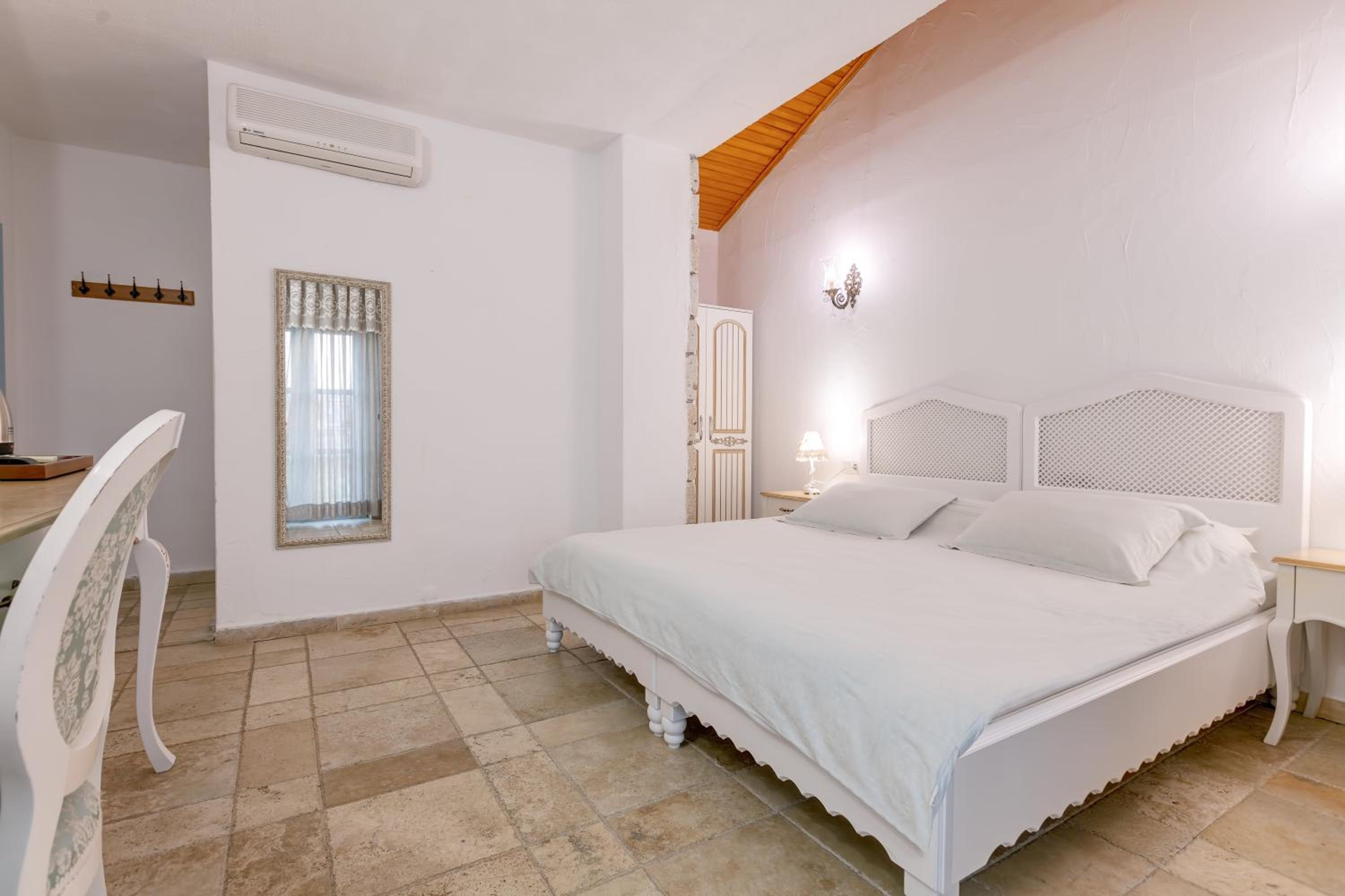 Deluxe Double or Twin Room with City View - Photo 1