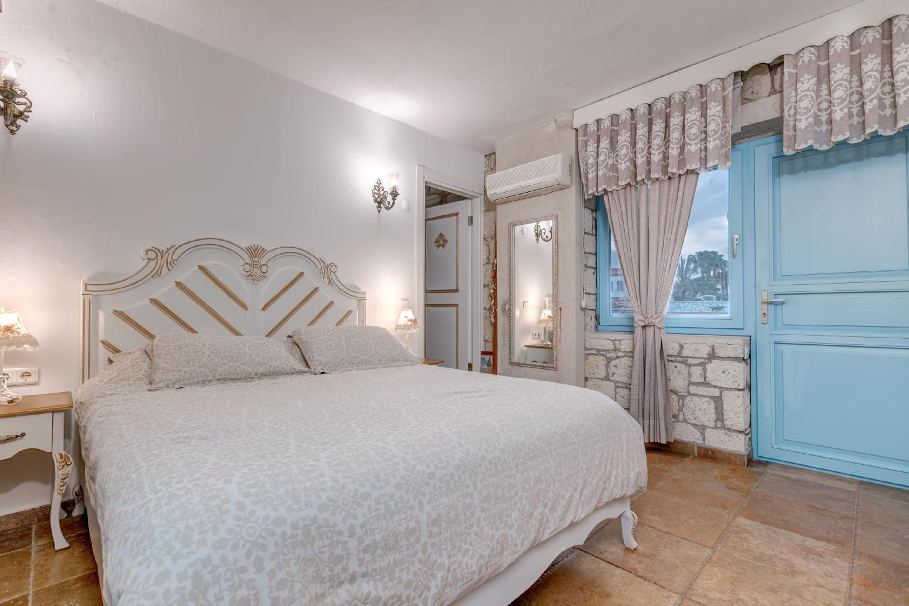 Superior Double Room with Pool View - Photo 1