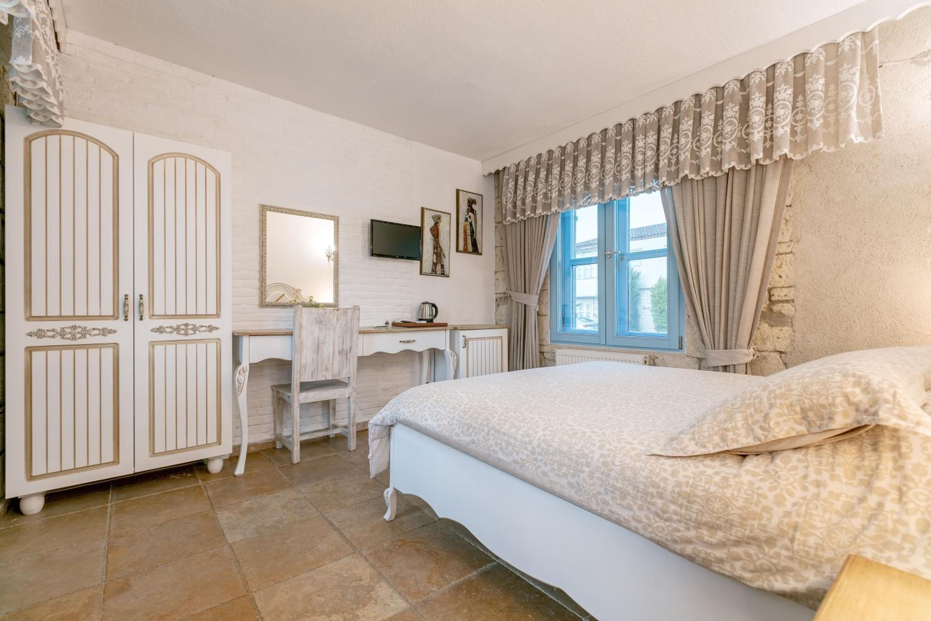 Superior Double Room with Pool View - Photo 2