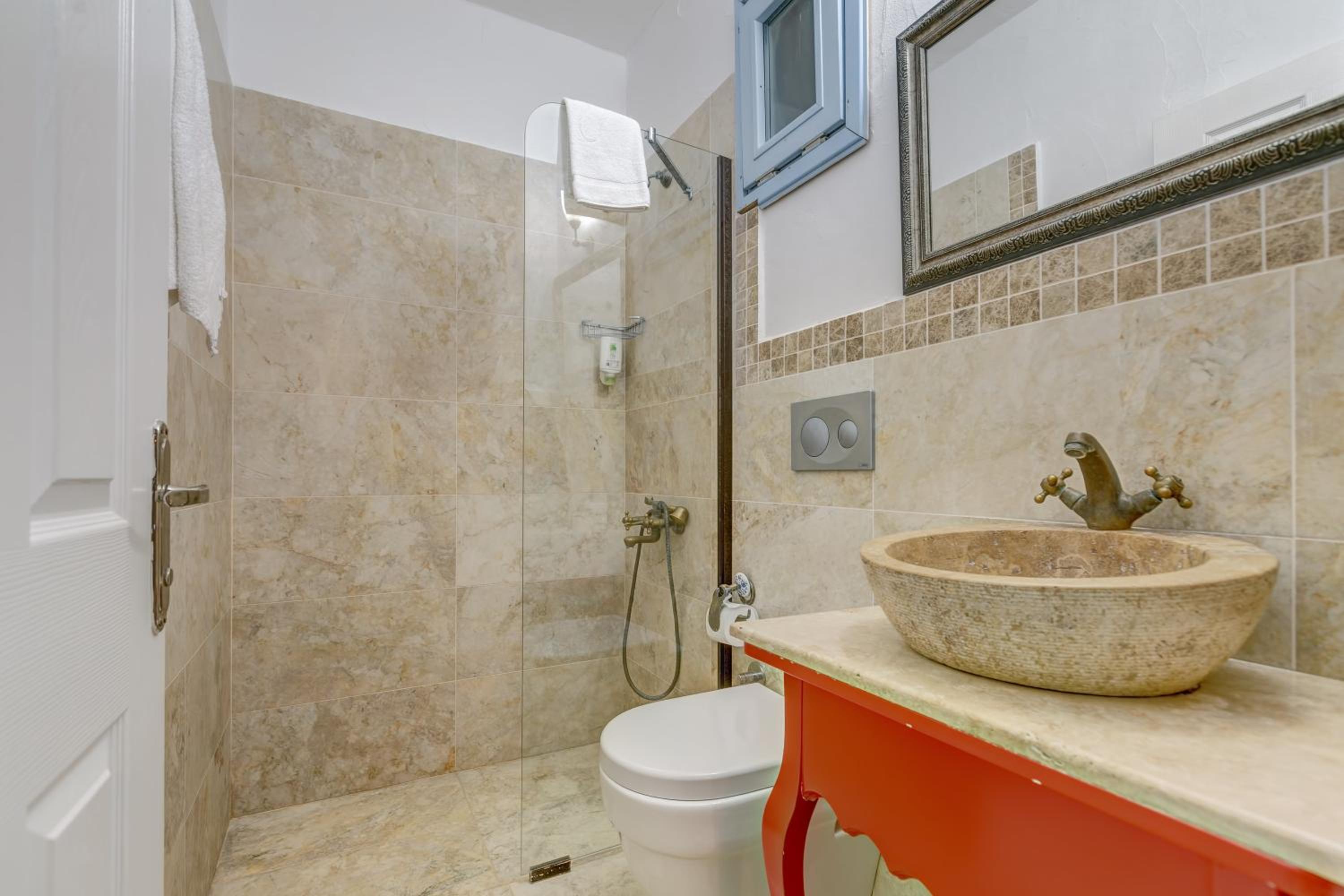 Deluxe Double or Twin Room with City View - Photo 6