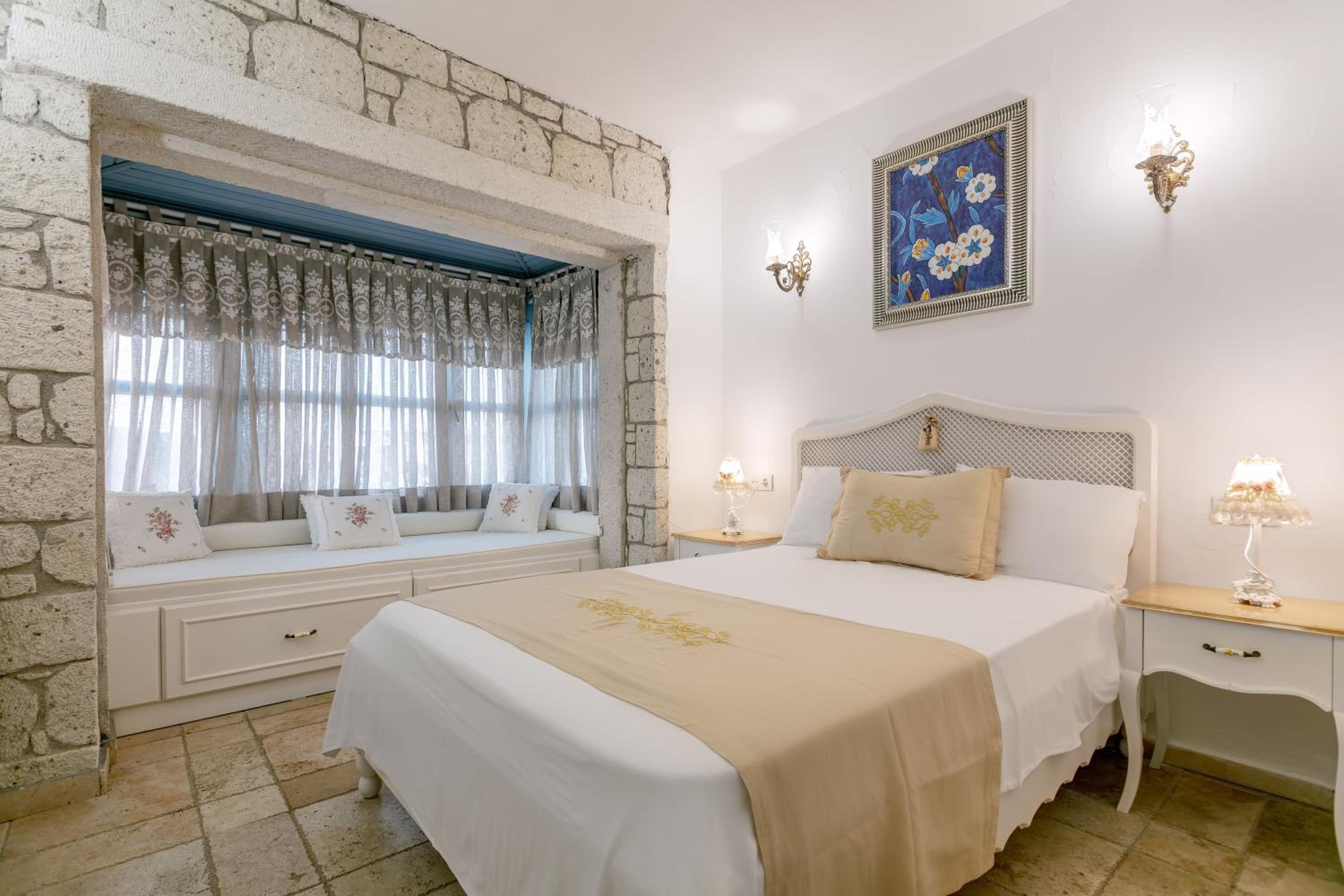 Standard Double Room- City View - Photo 1