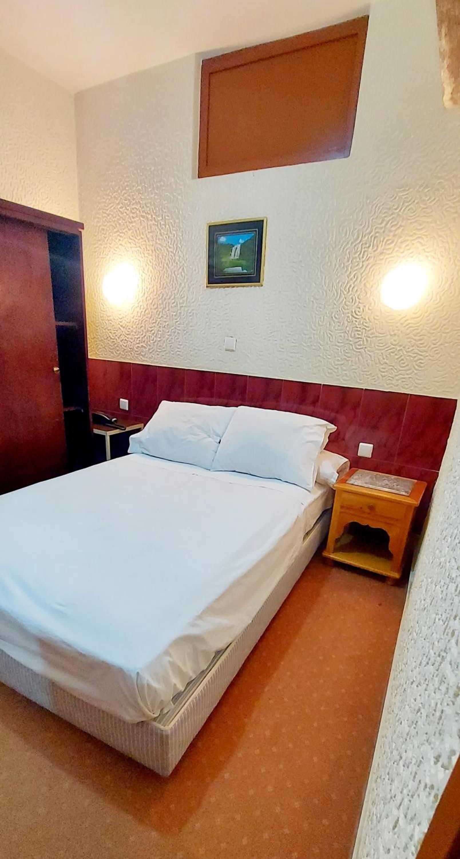 Standard Double Room - Photo 15