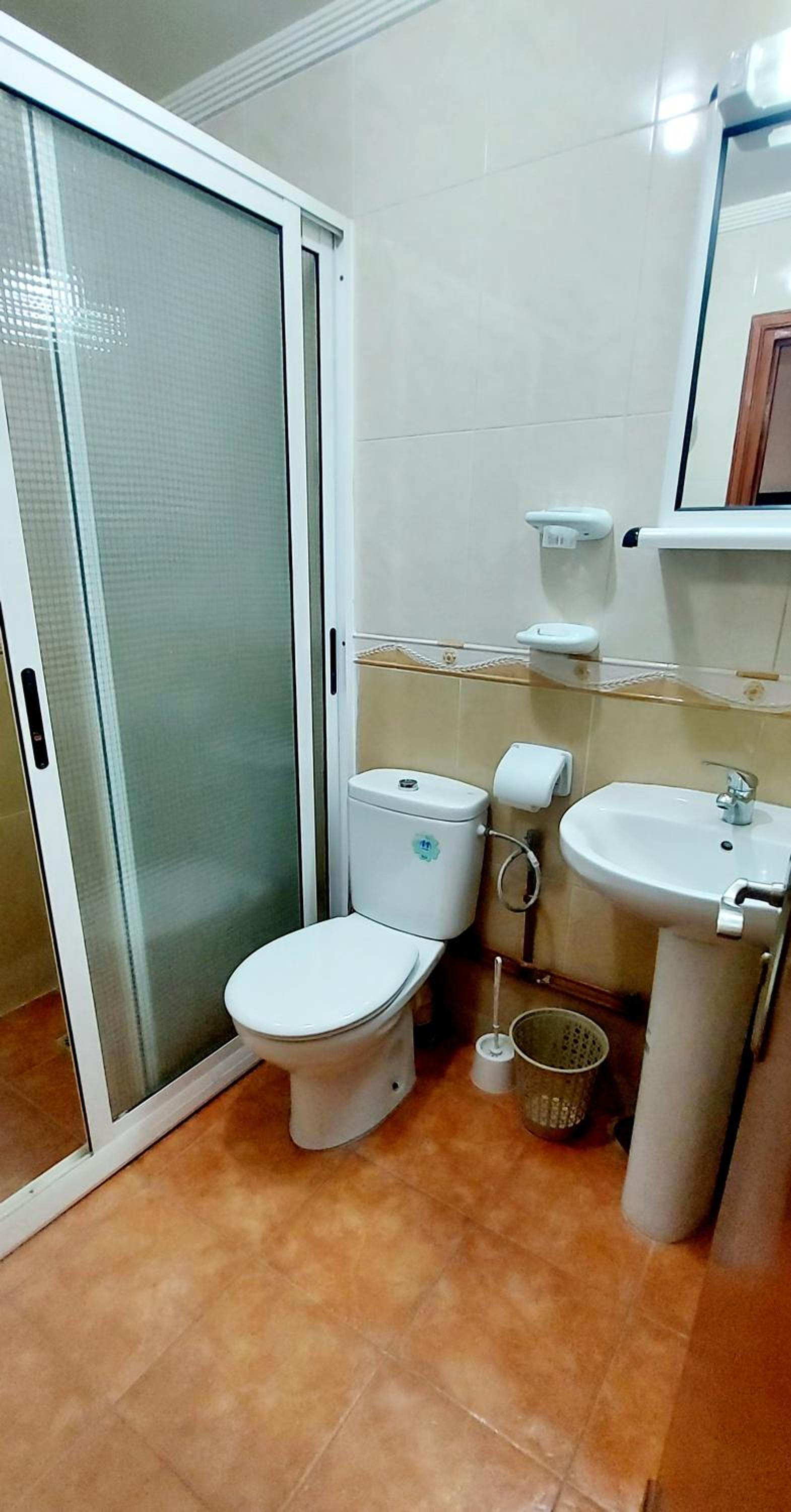 Standard Double Room - Photo 12
