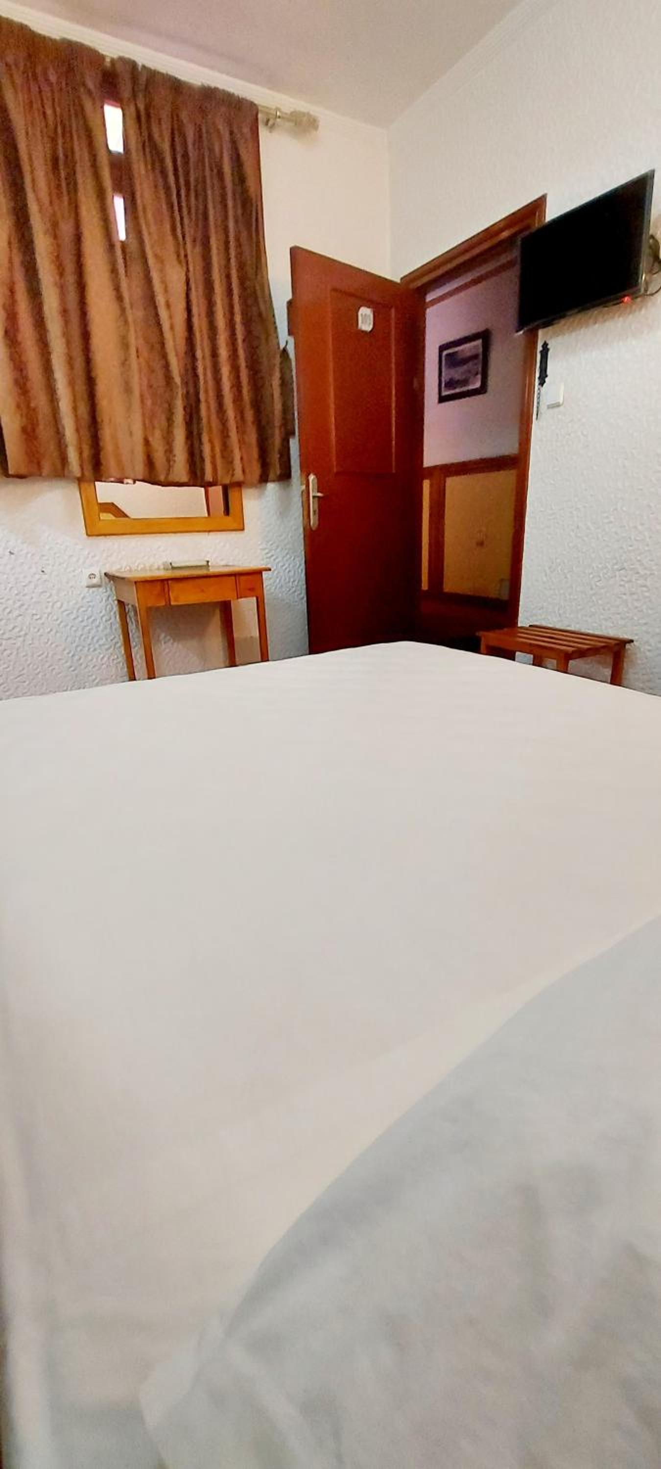 Standard Double Room - Photo 19