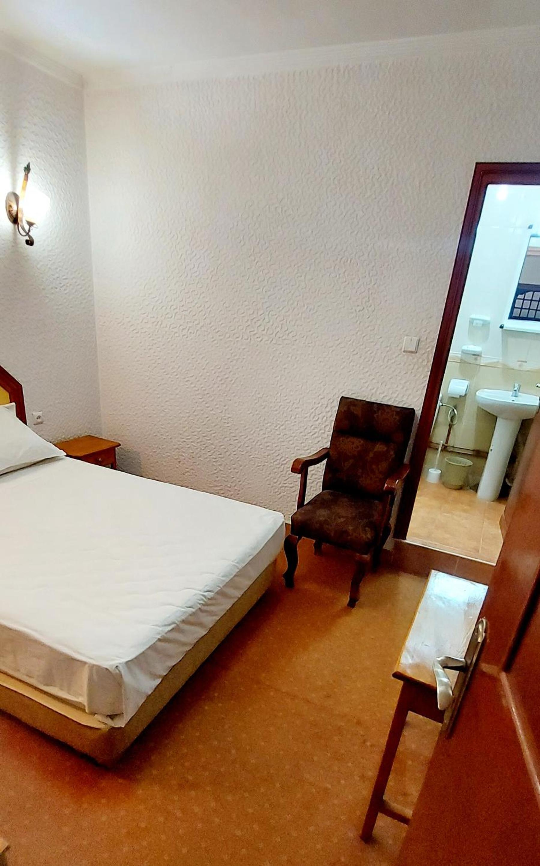 Standard Double Room - Photo 16