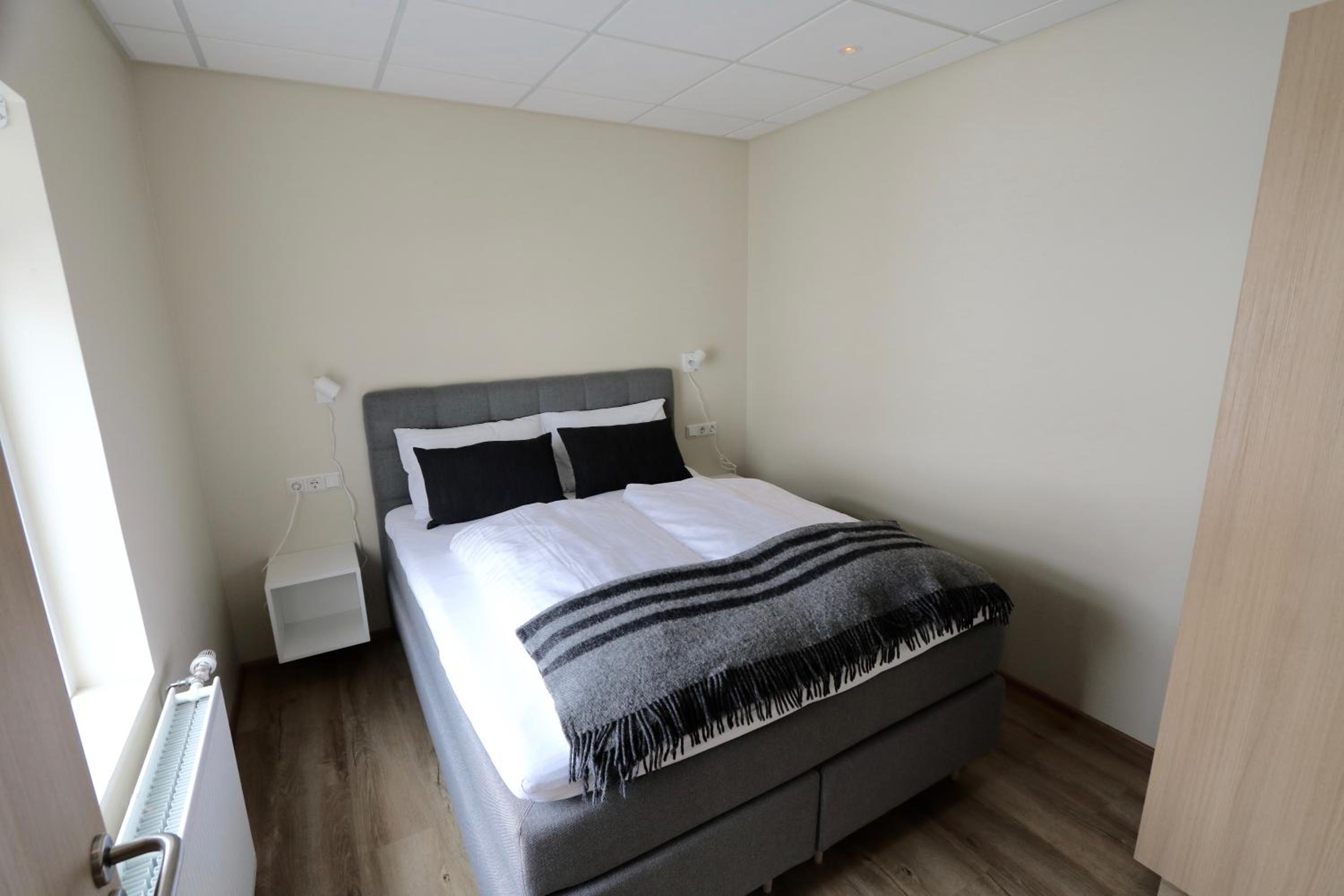 One-Bedroom Apartment - Photo 12