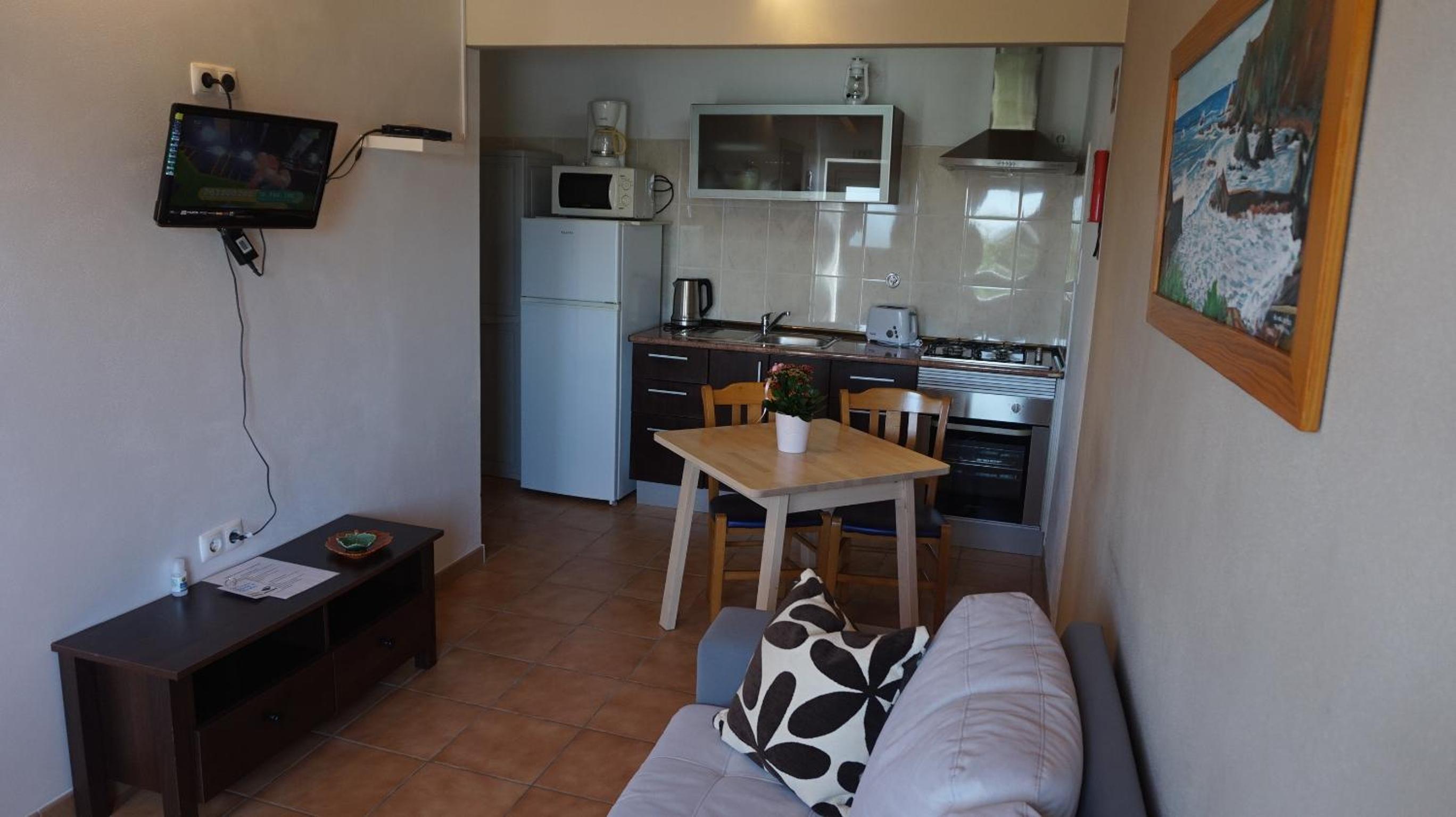 Apartment with Pool View  - Photo 4