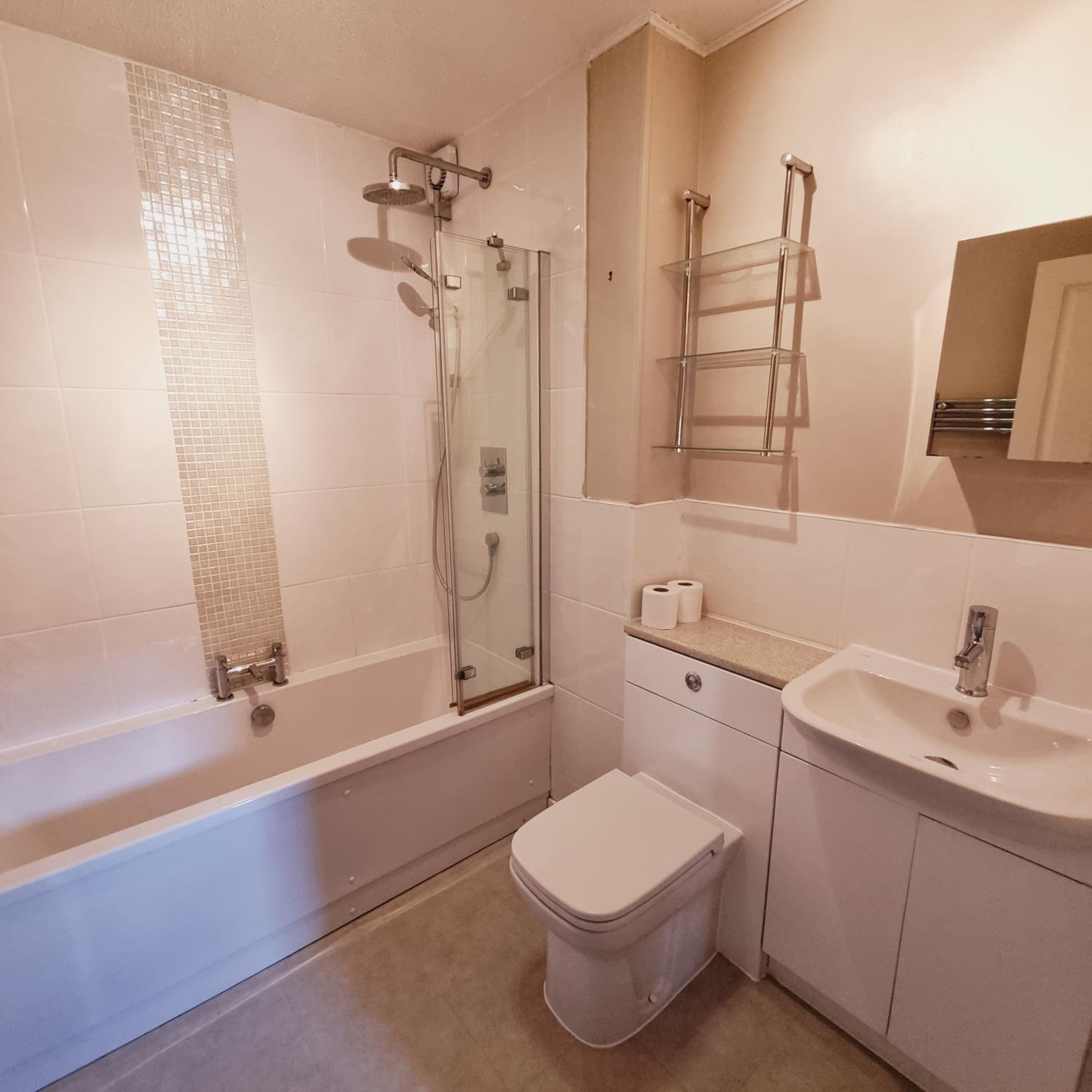 One-Bedroom Apartment photo 2