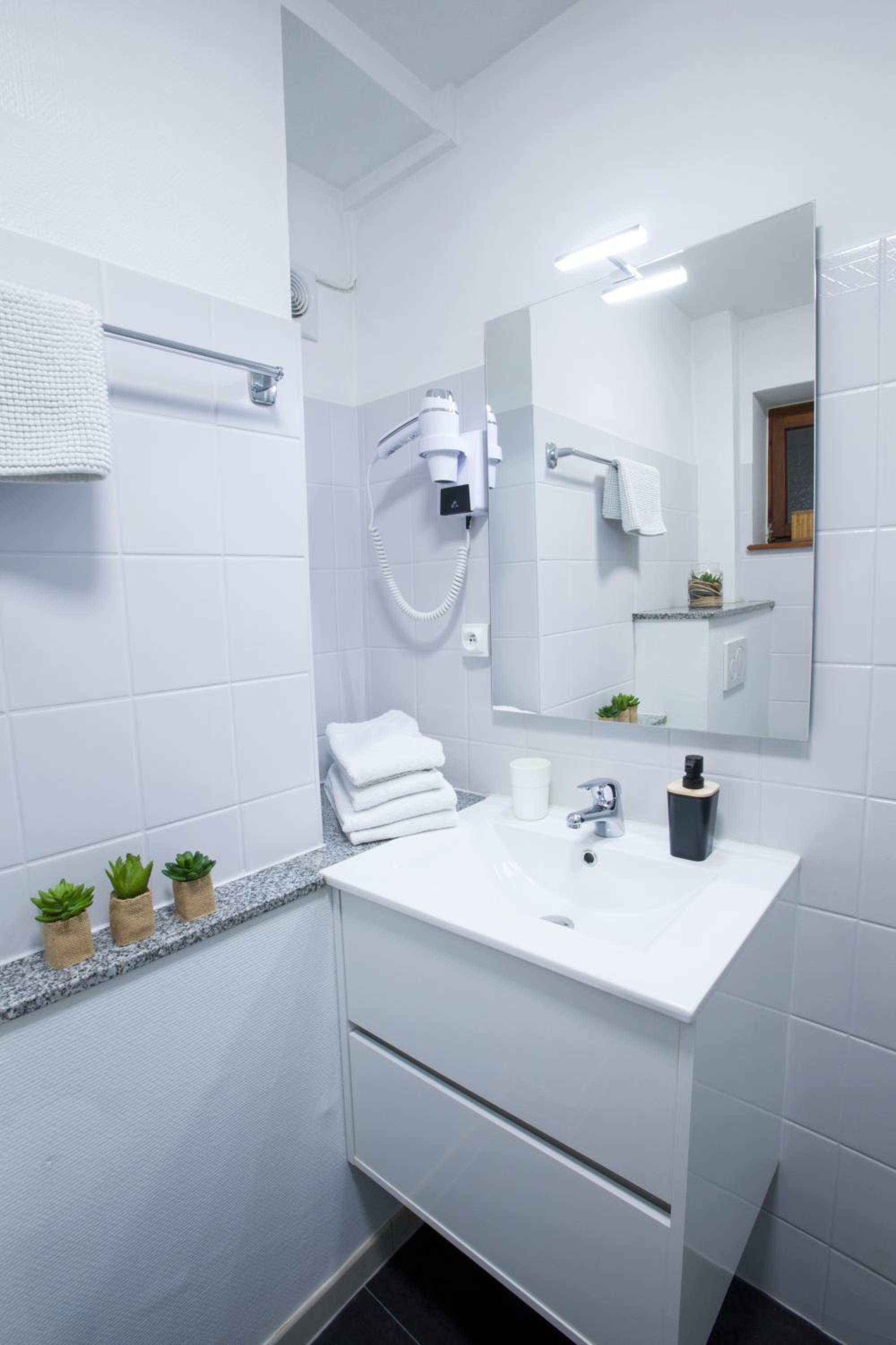Triple Room with Private Bathroom photo 3