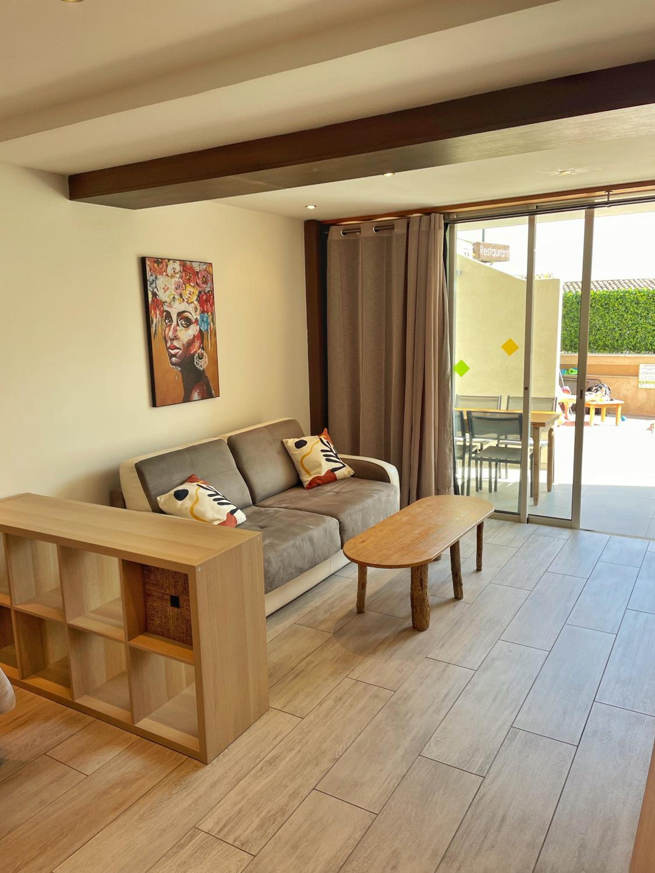 Junior Suite with Pool View photo 1