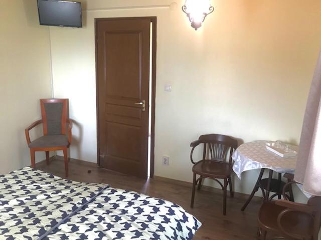 Standard Queen Room - Photo 6