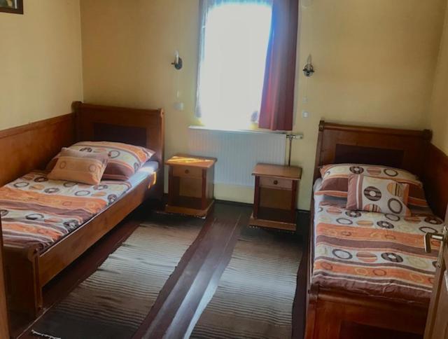 Twin Room with Private Bathroom - Photo 7