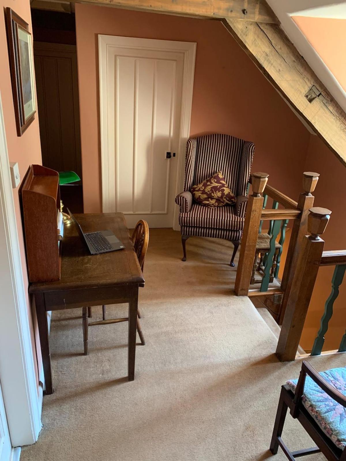 Double Room with Private Bathroom - Photo 9