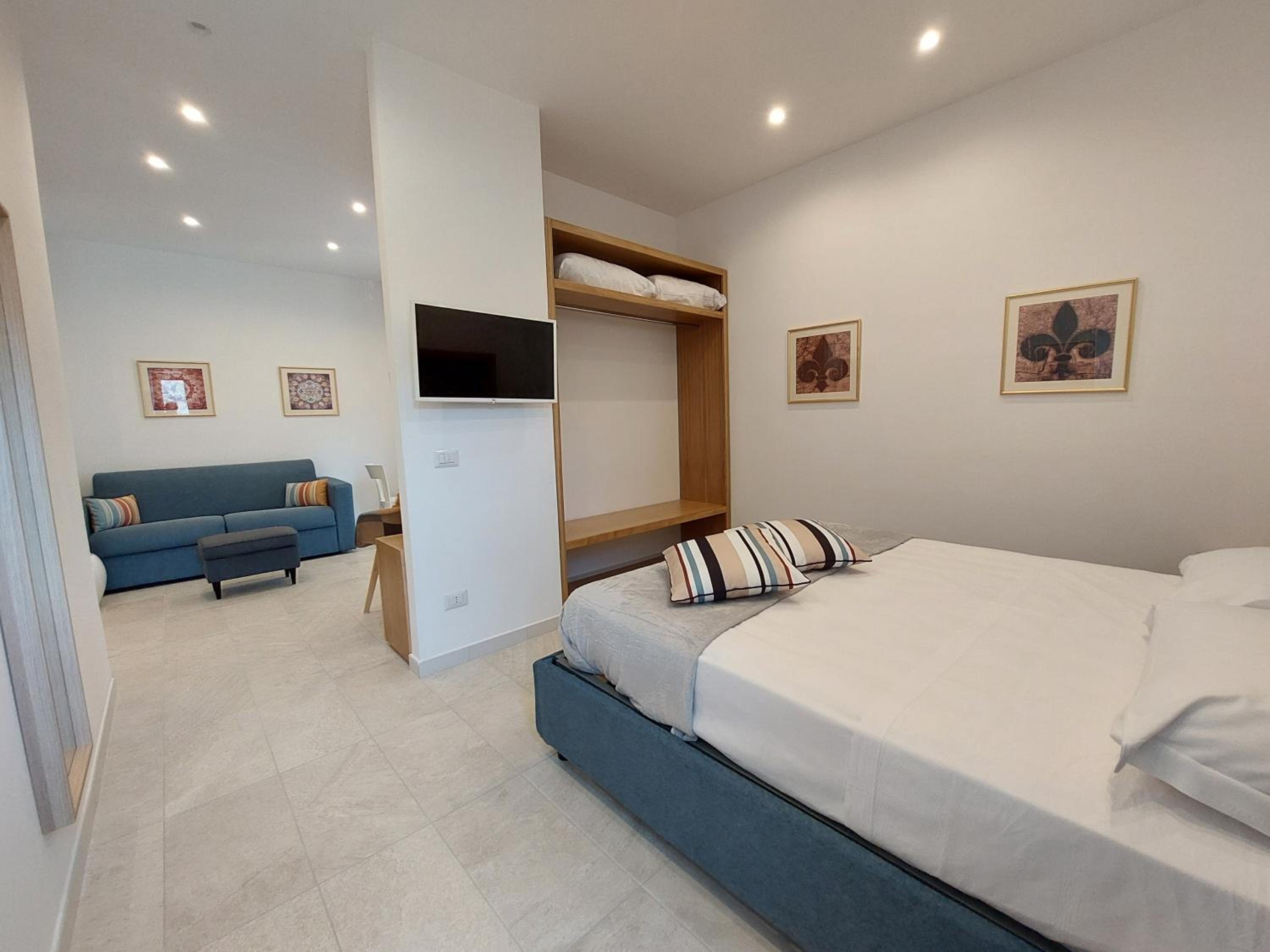 Standard Family Room - Photo 8