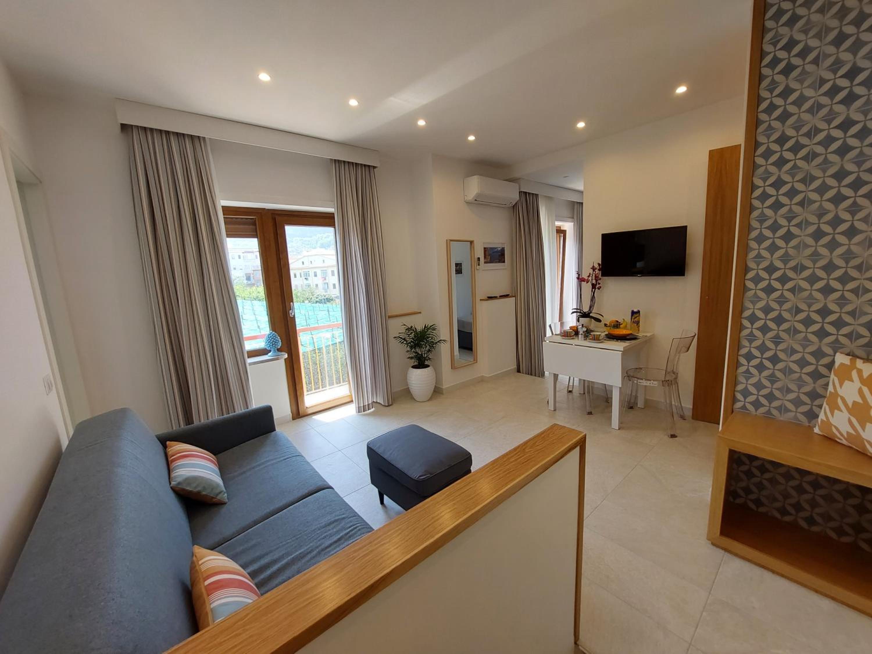 Standard Family Room - Photo 3