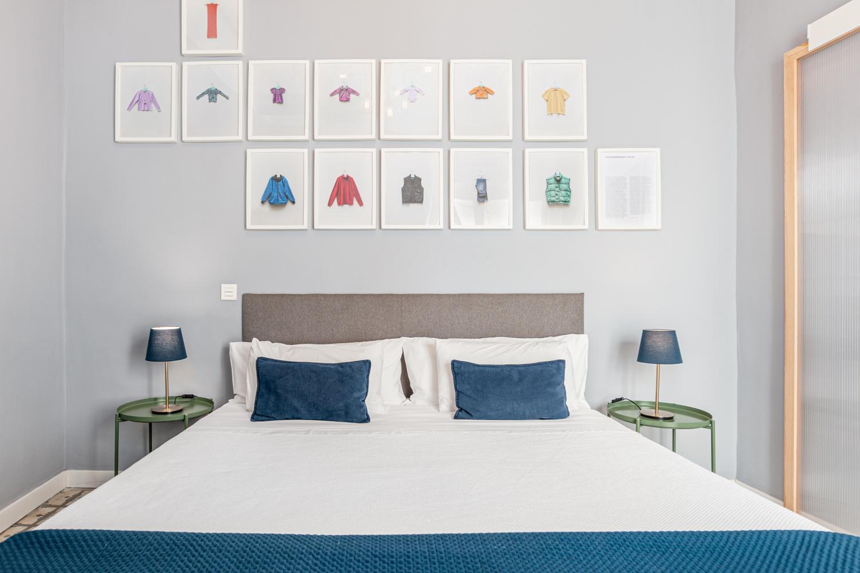 Deluxe King Room - Photo 10