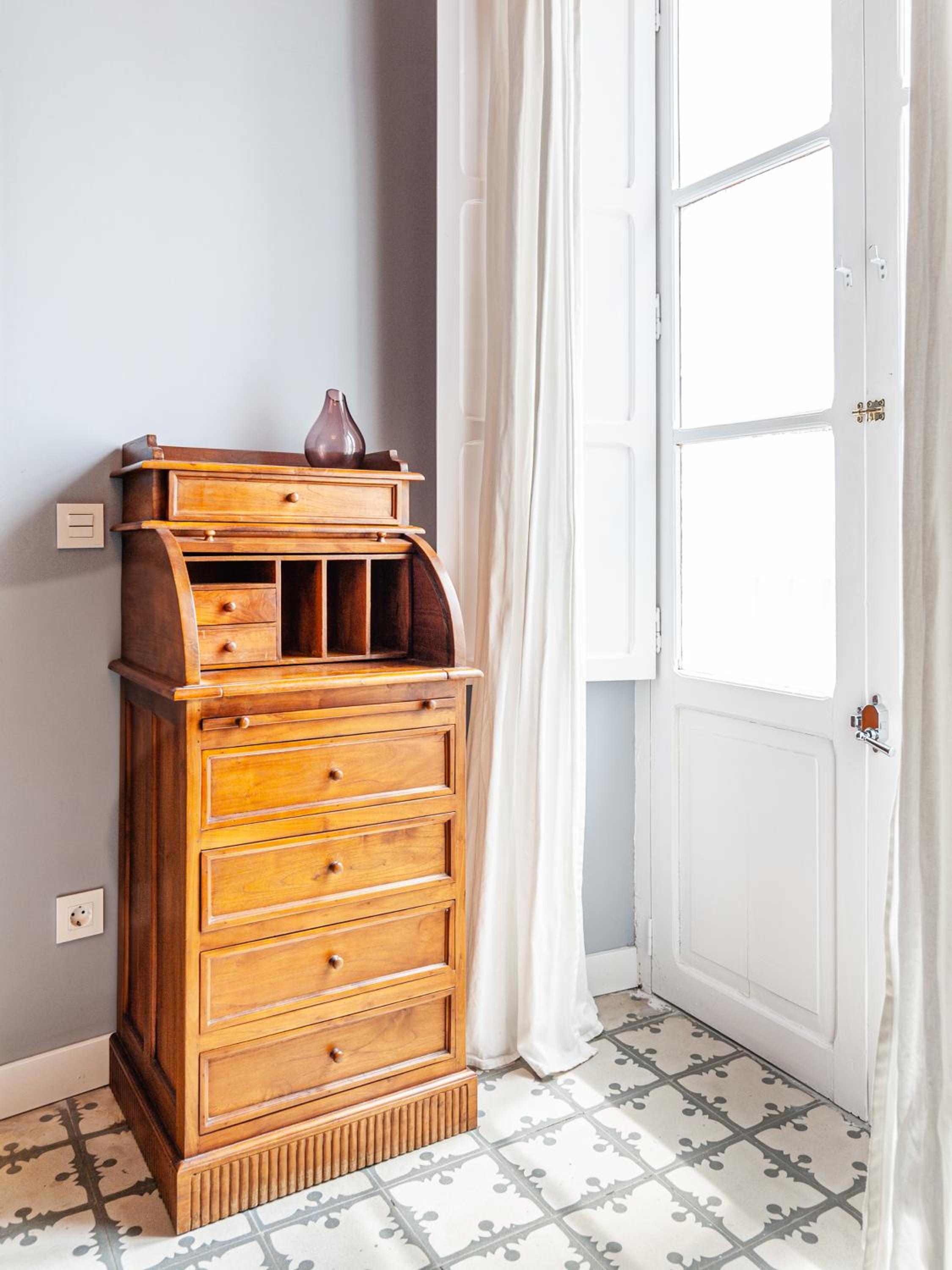 Deluxe King Room - Photo 8